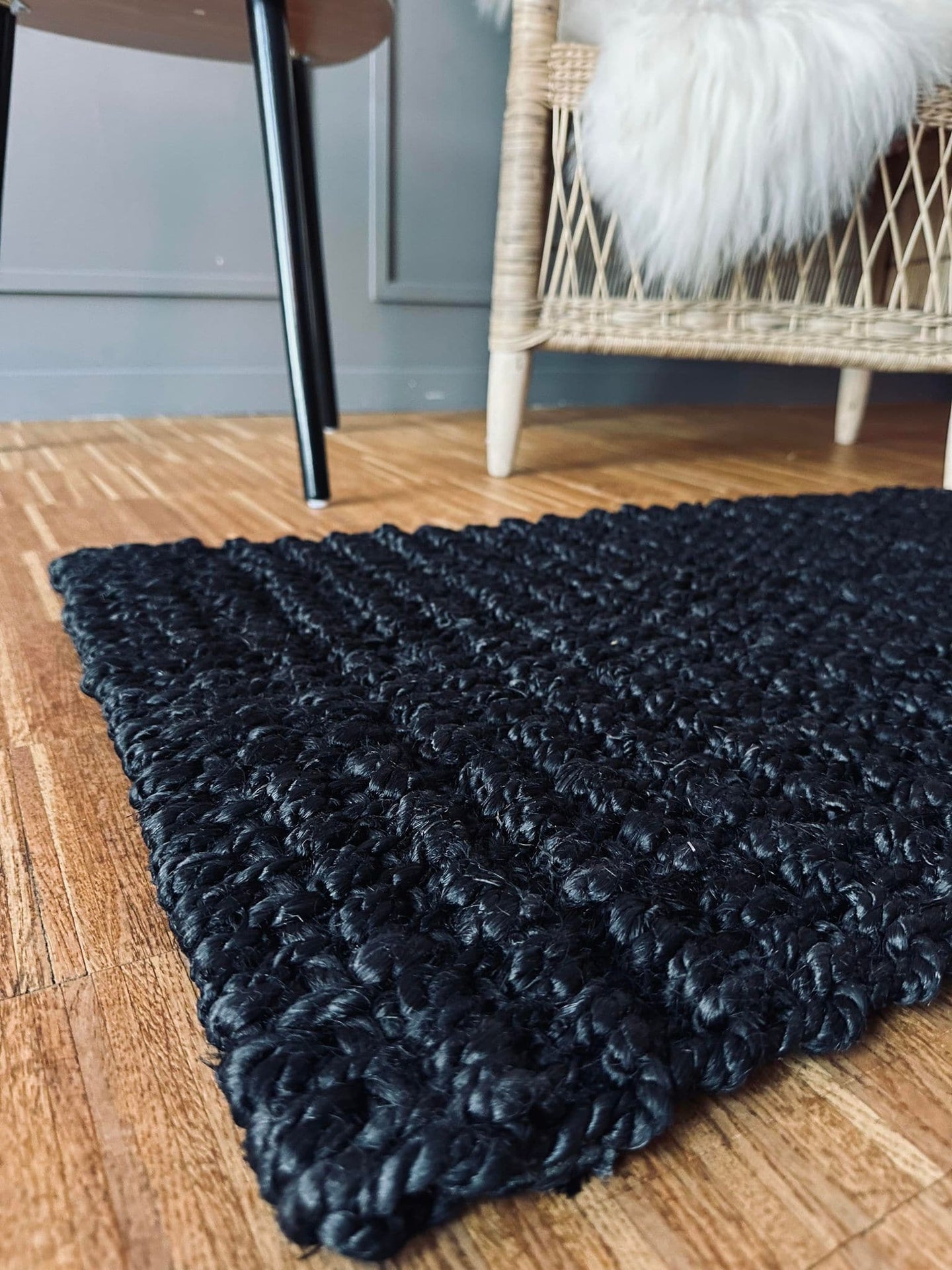 Luksus måtte i black jute – 50x80cm - VIAMAJA.DK