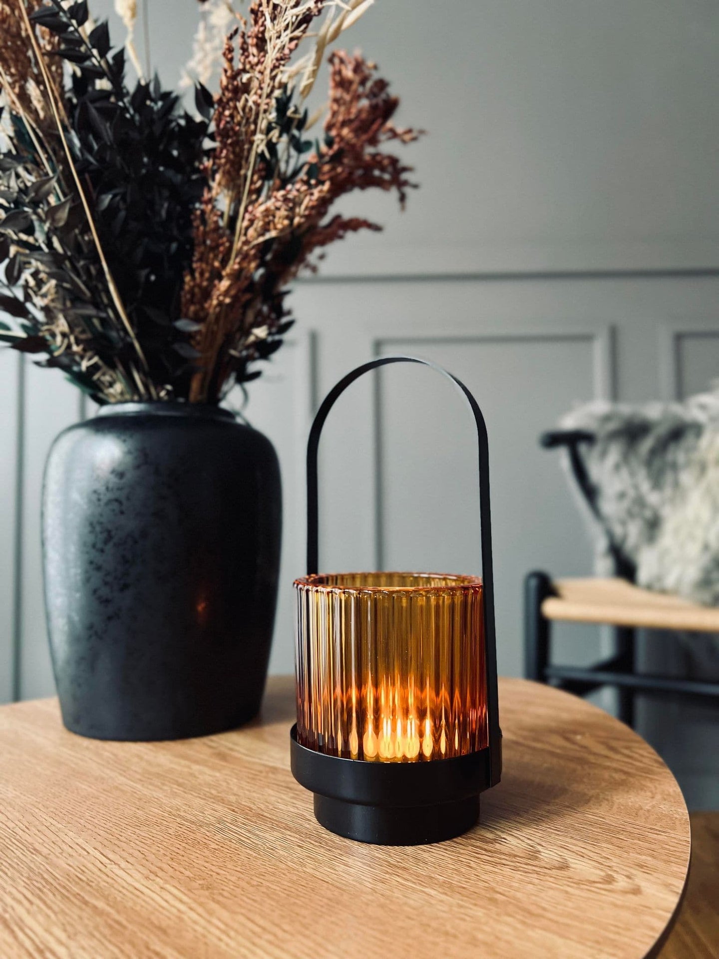 Lysestage / lanterne m. hank - Ravfarvet glas - VIAMAJA.DK