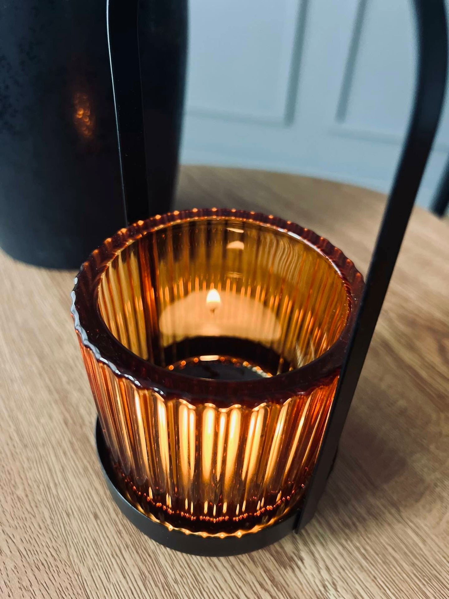 Lysestage / lanterne m. hank - Ravfarvet glas - VIAMAJA.DK