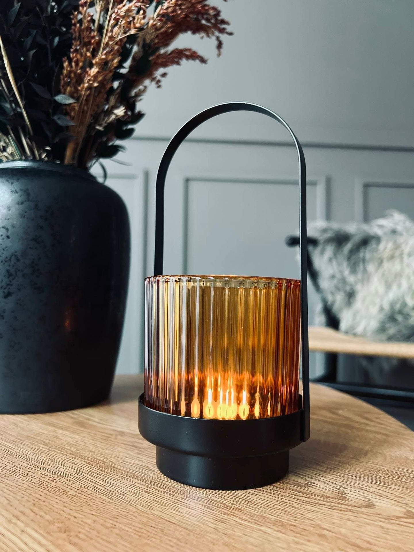 Lysestage / lanterne m. hank - Ravfarvet glas - VIAMAJA.DK