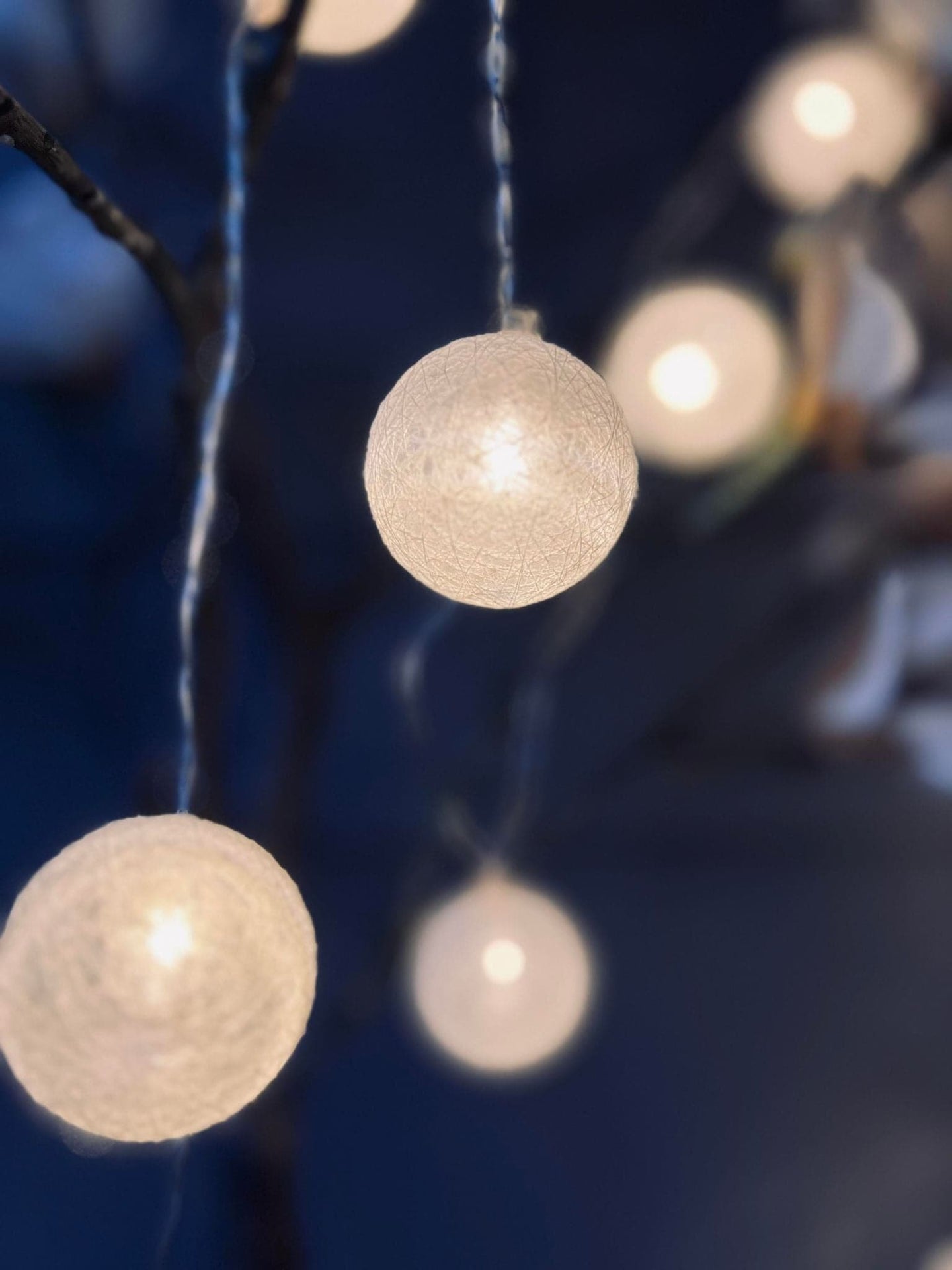 Lyskæde deko med 10 led kugler - batteriboks - VIAMAJA.DK