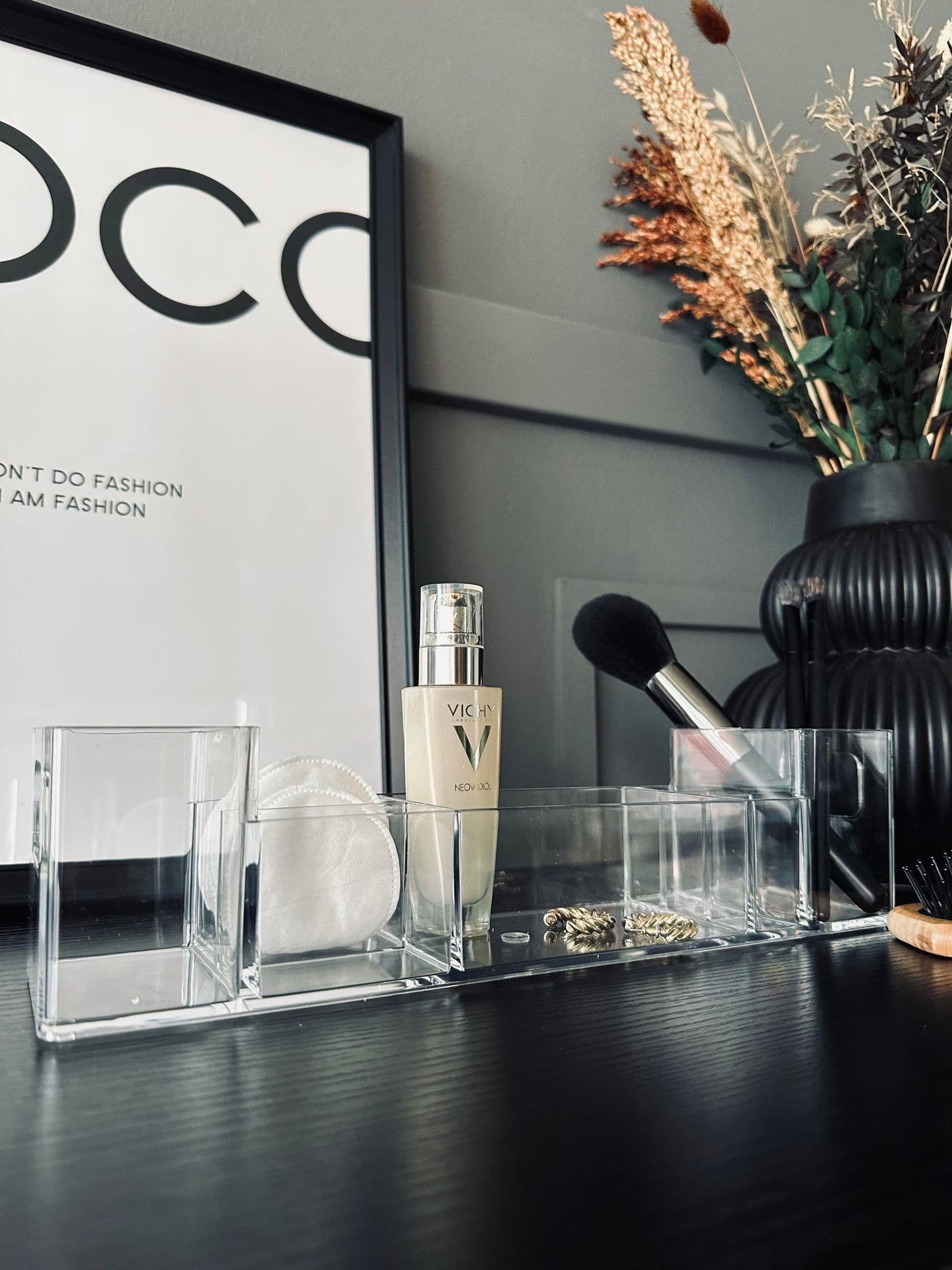 Makeup organiser med 8 rum - Akryl - VIAMAJA.DK