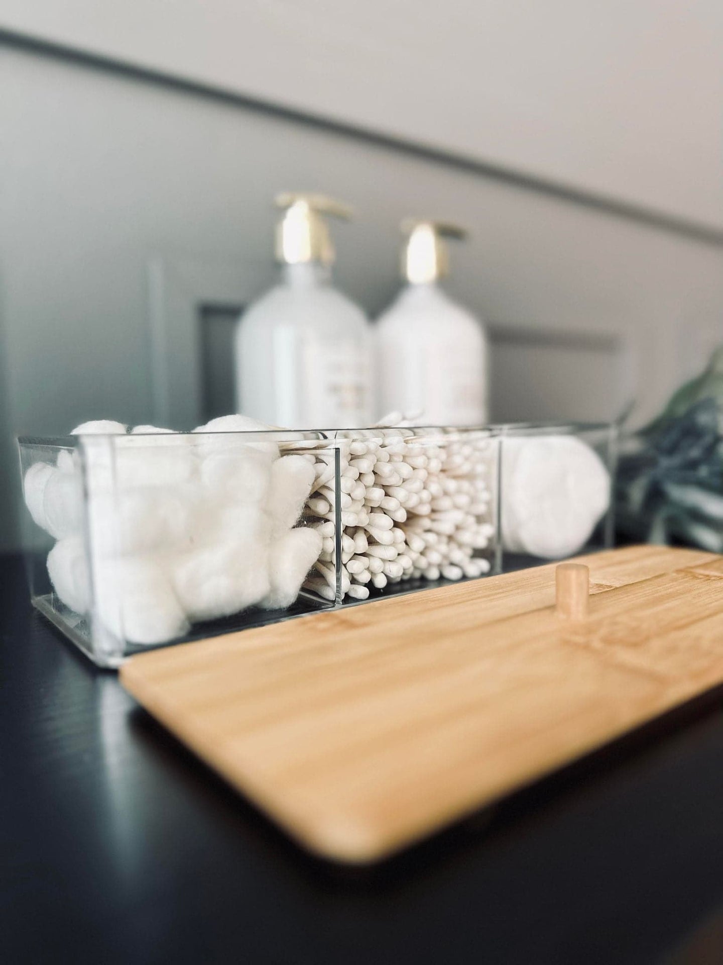 Makeup organizer i akryl og bambus - VIAMAJA.DK