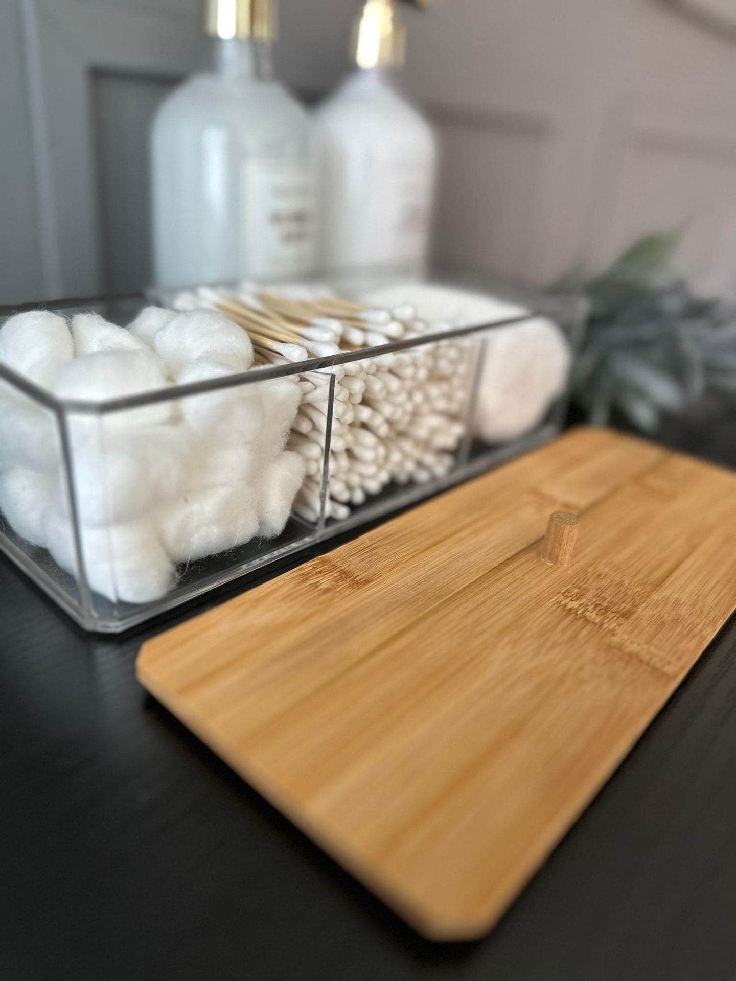 Makeup organizer i akryl og bambus - VIAMAJA.DK