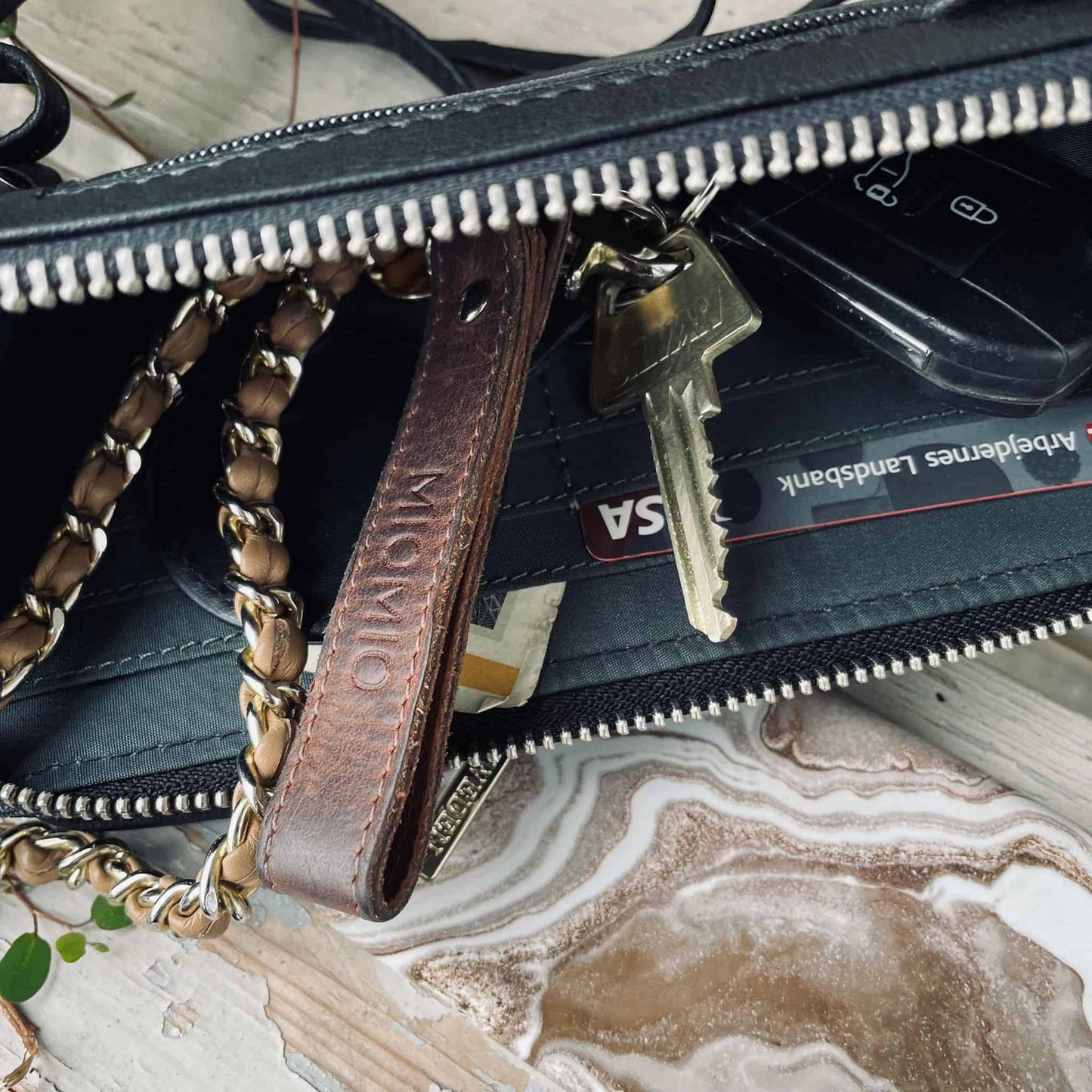 Mobil crossbody FREJA, sort - Sort skind - VIAMAJA.DK