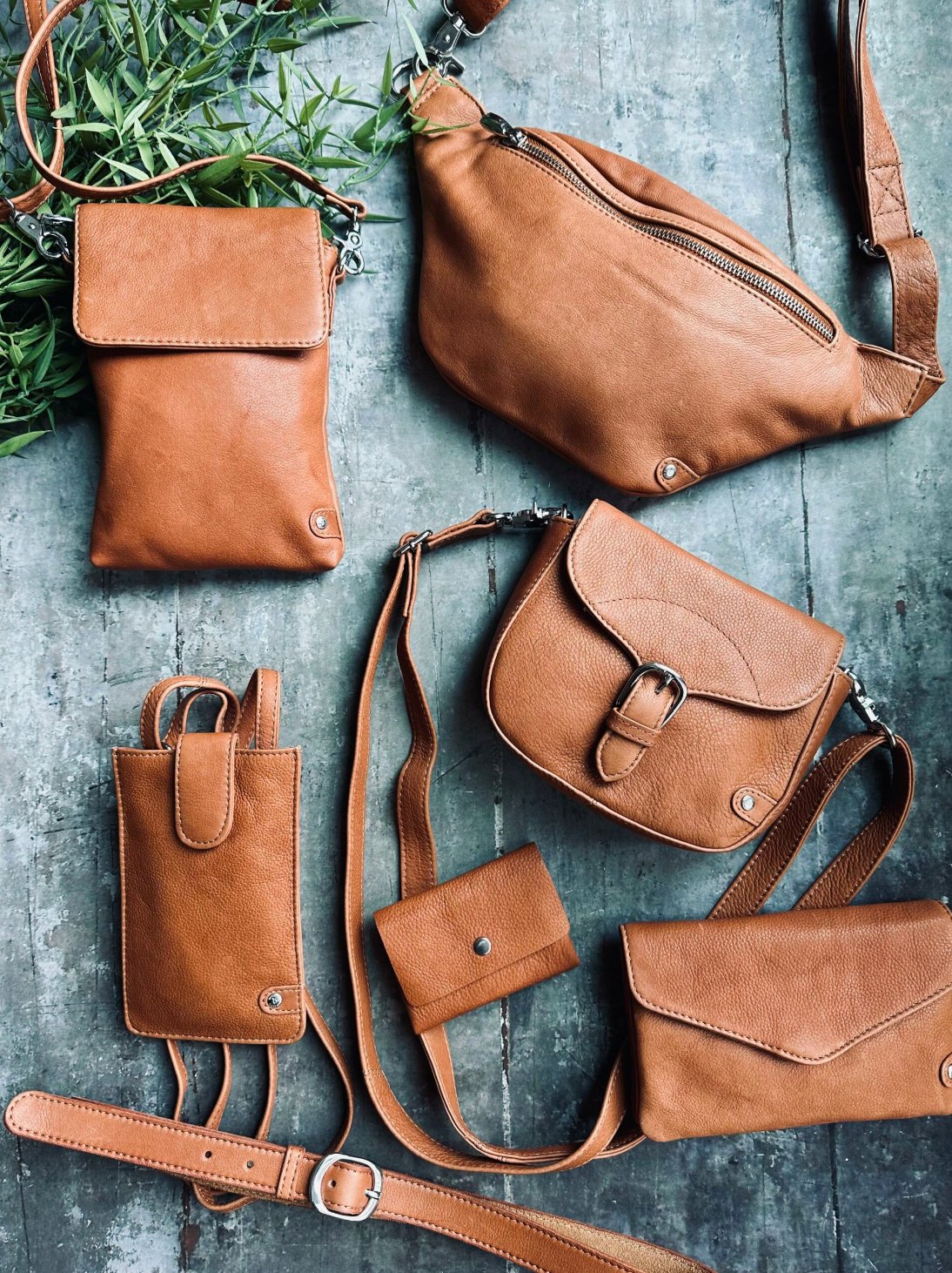 Mobiltaske Aura Cognac - VIAMAJA.DK