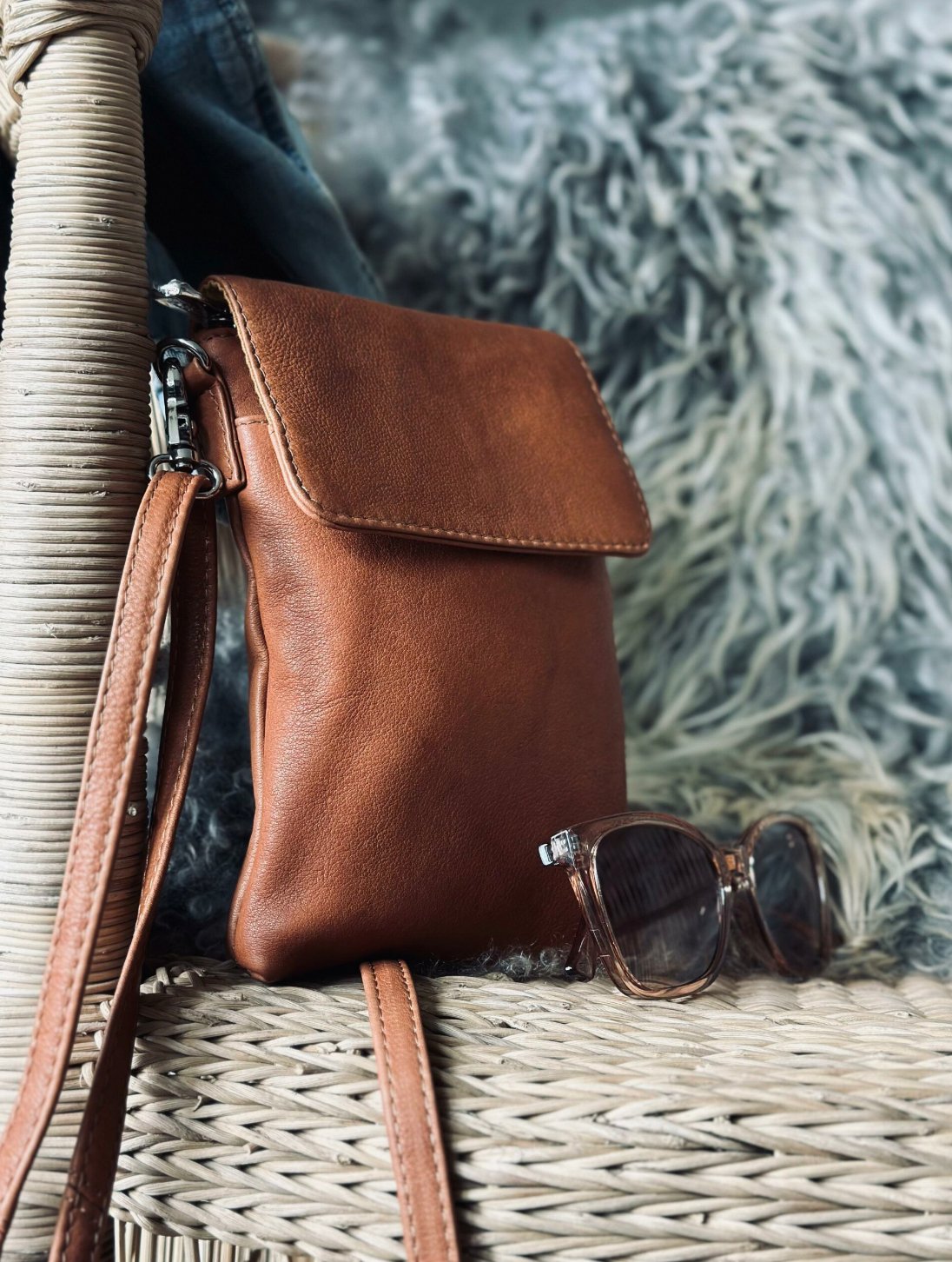 Mobiltaske Aura Cognac - VIAMAJA.DK