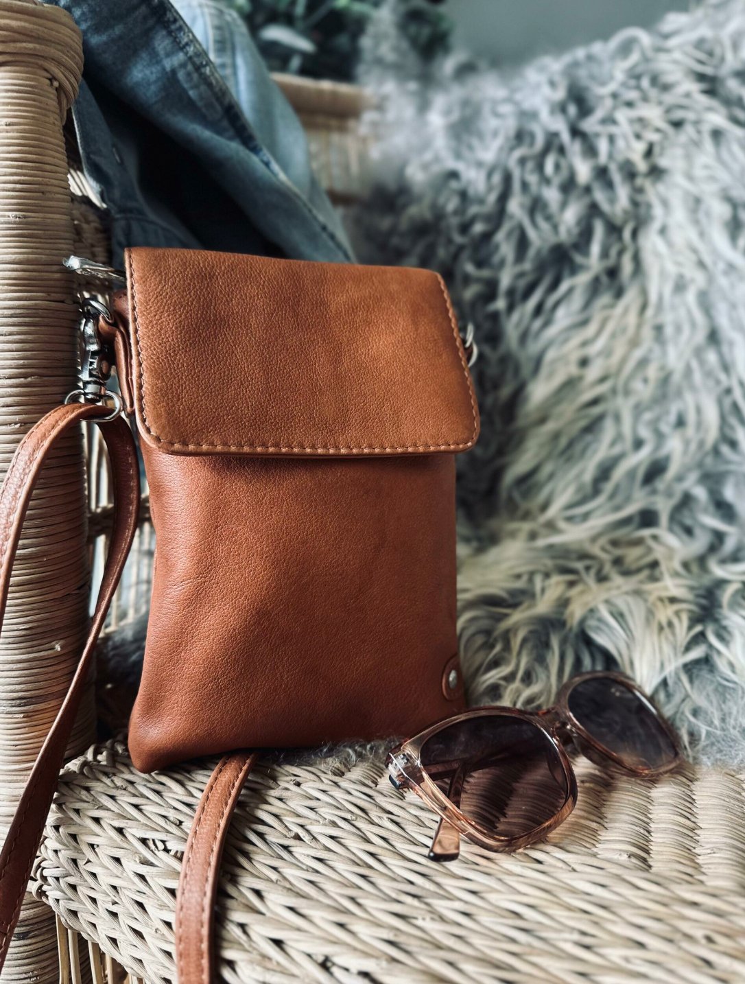 Mobiltaske Aura Cognac - VIAMAJA.DK