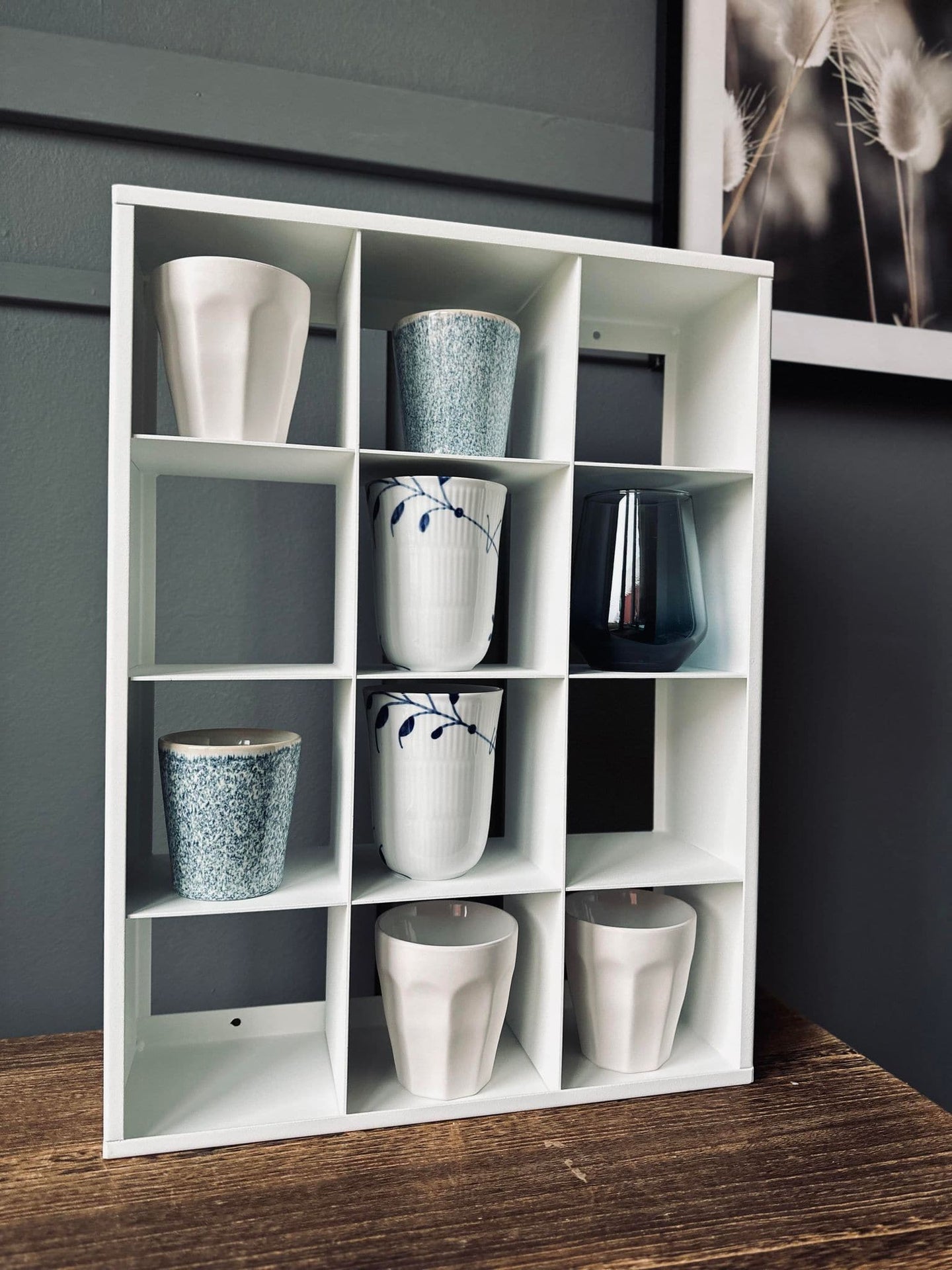 Mugshelf mit 12 Fächern – White – mattweißes Eisenregal –