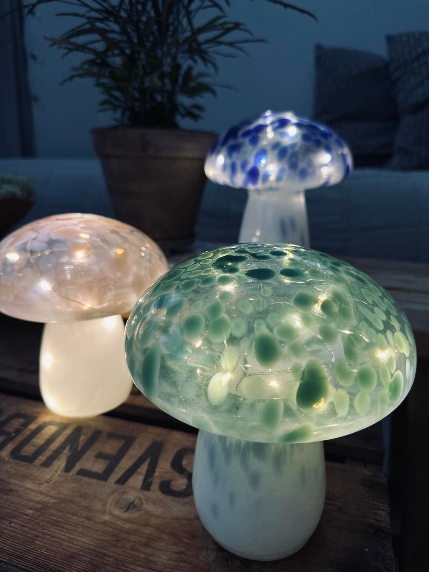 MUSHROOM Lampe m. LED – Grøn mundblæst glas - VIAMAJA.DK