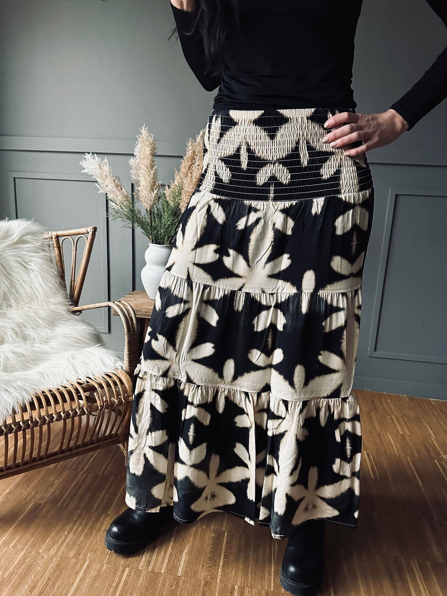Nederdel Boho Leaf black - VIAMAJA.DK