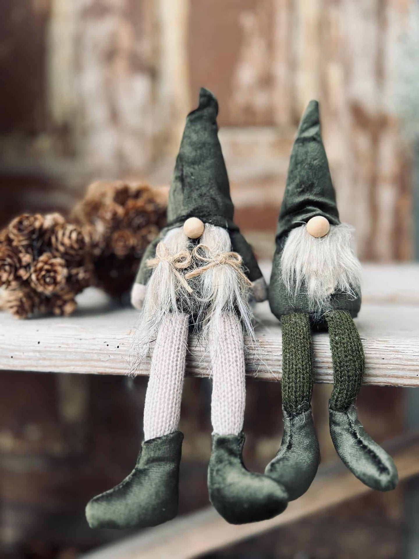 Nisse i velour med lange ben - Grøn 22cm - VIAMAJA.DK