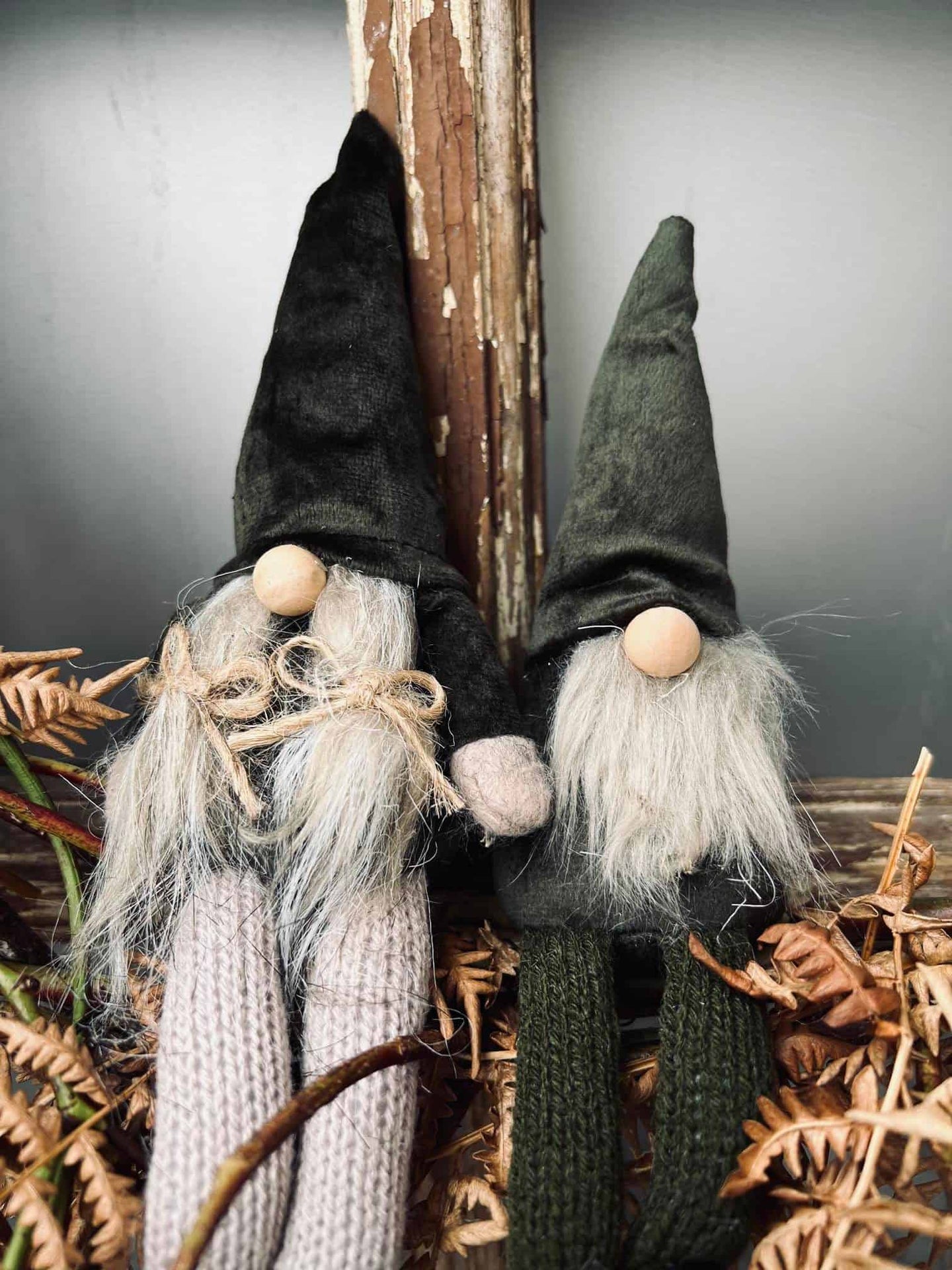 Nisse i velour med lange ben - Grøn 22cm - VIAMAJA.DK