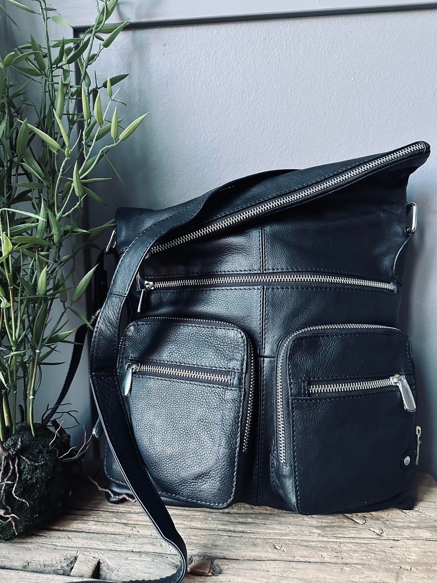 Oversize crossbody - FINA black leather - VIAMAJA.DK