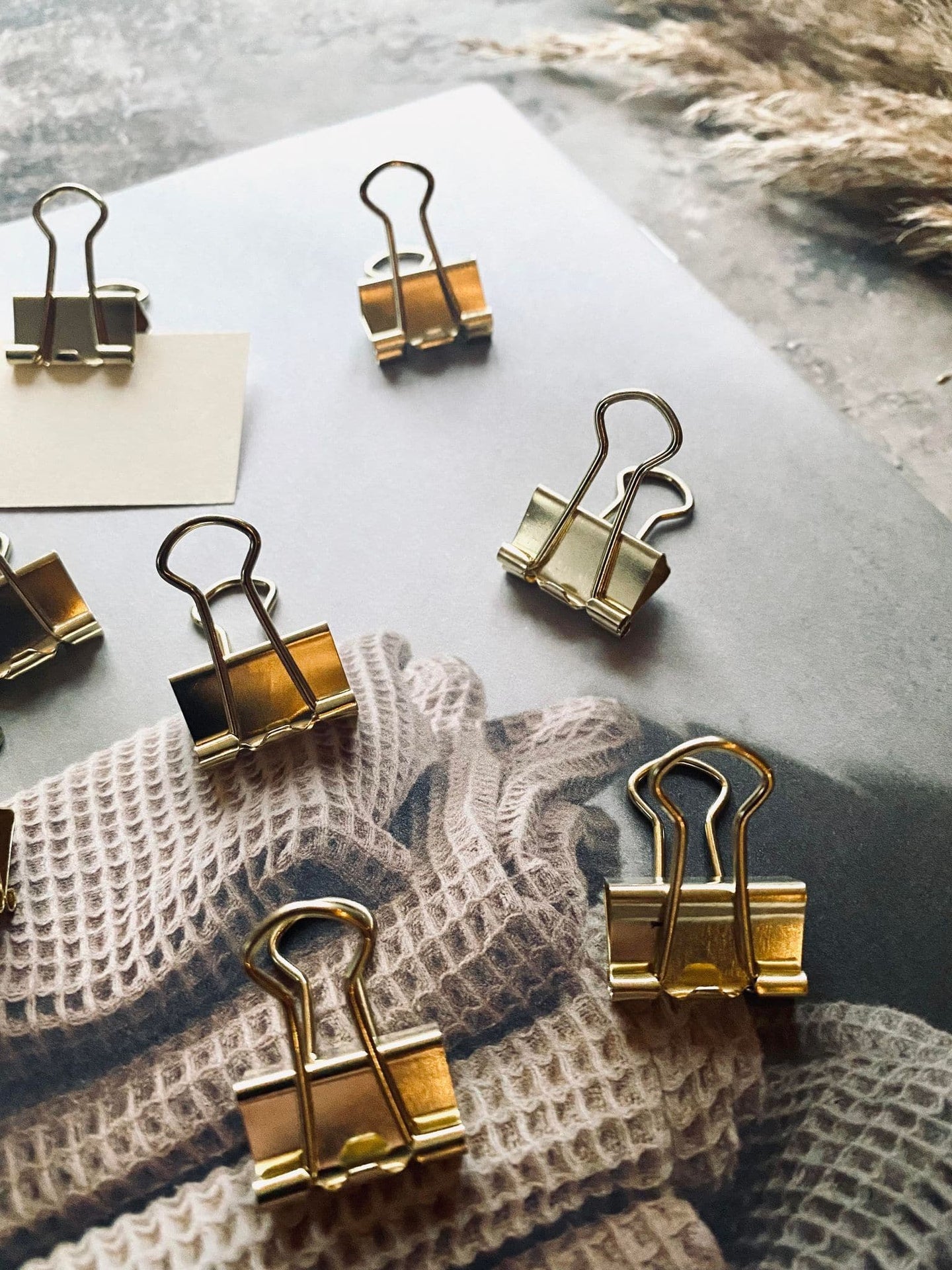 Pakke med 10 mini guld klemmer - VIAMAJA.DK