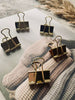 Packung mit 5 mittelgroßen goldenen Klammern