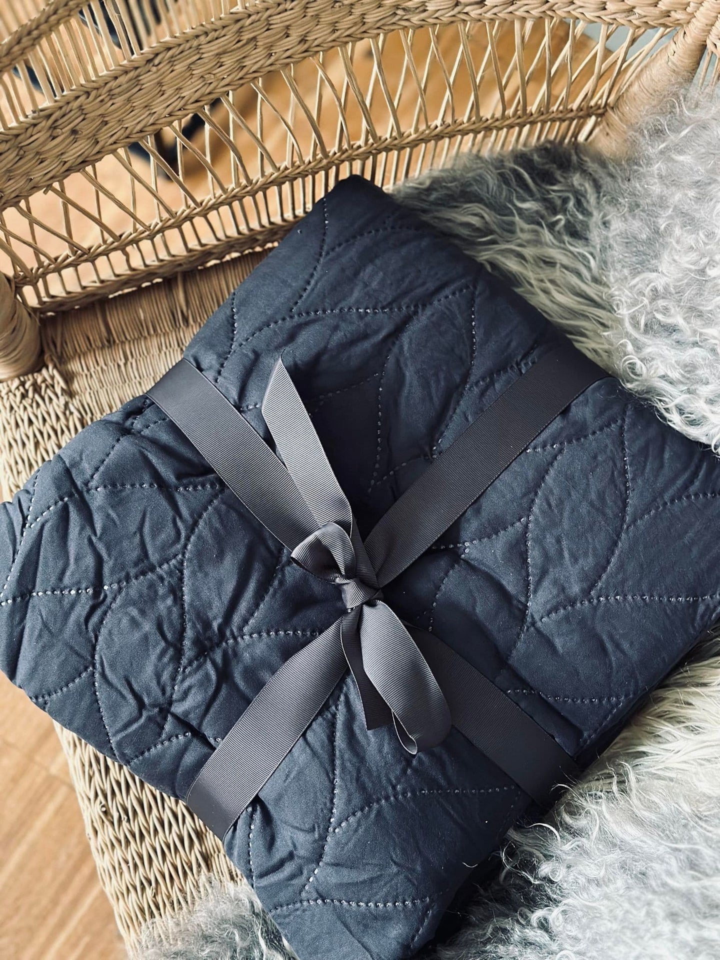 Plaid / sengetæppe – Quilt Navy 200x220cm - VIAMAJA.DK