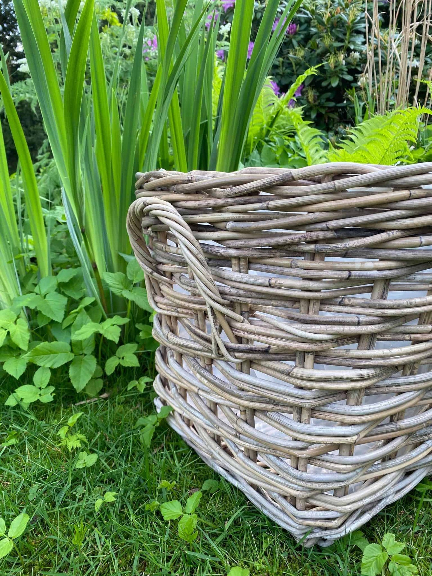 Plantekurv - Grå Rattan - Stor - VIAMAJA.DK