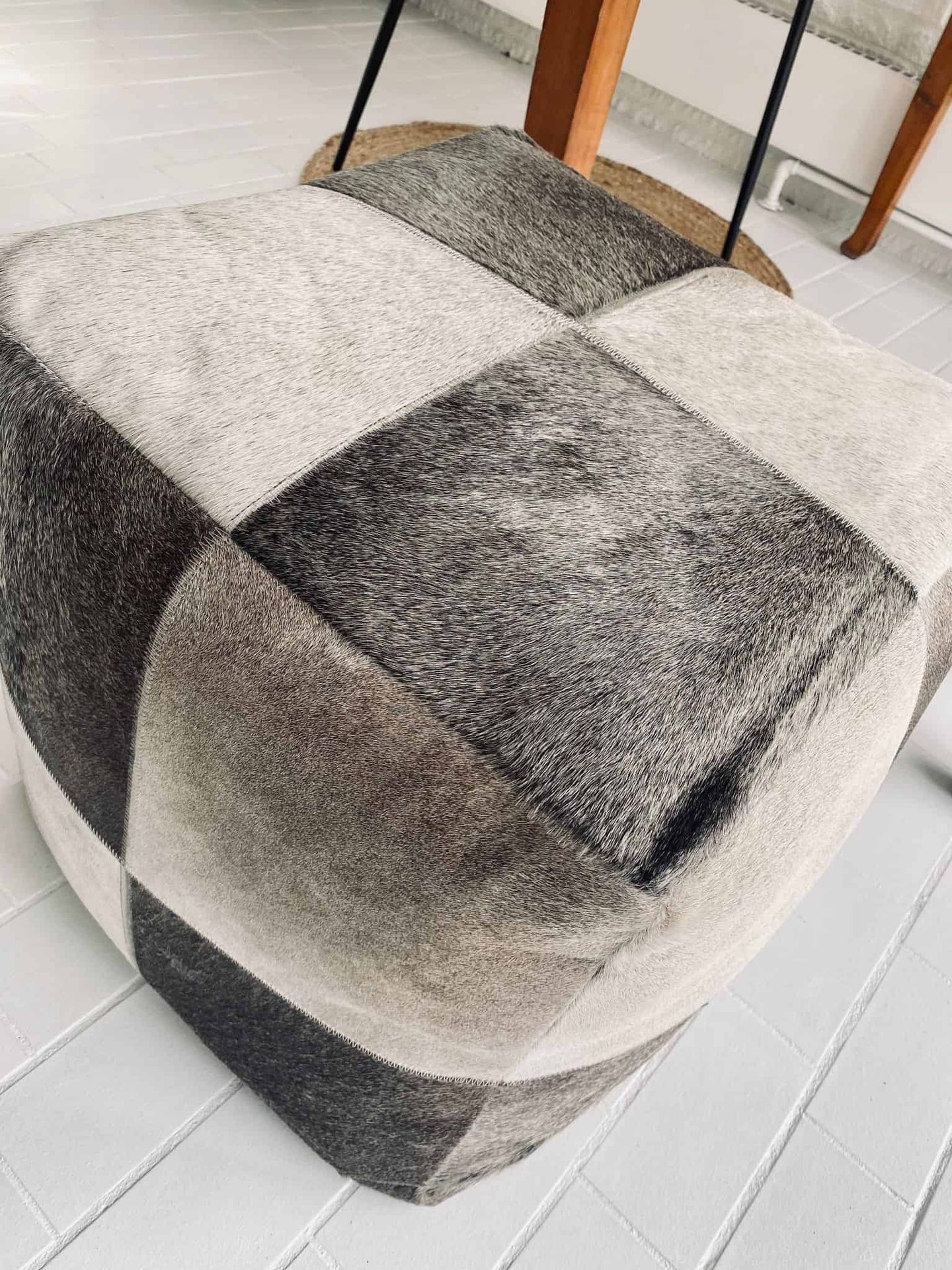 Puf i grå skind - VIAMAJA.DK