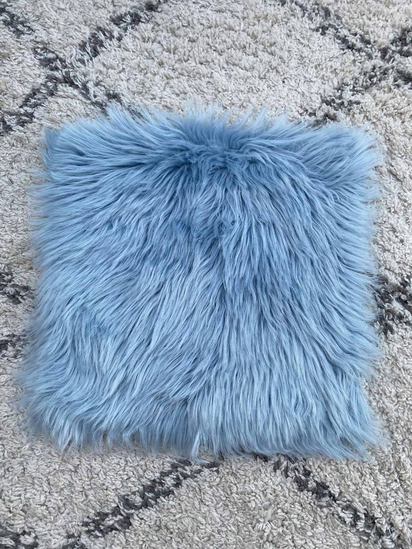 Sædehynde - Ice blue - Imiteret pels TILBUD - VIAMAJA.DK