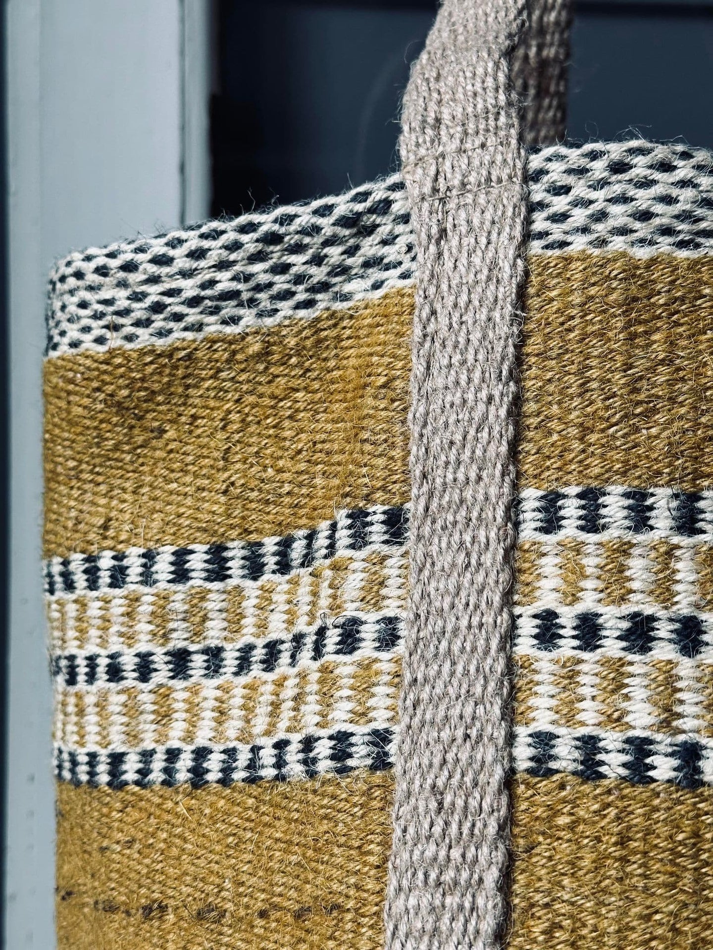 Shopper i kraftig Jute - Sennep - VIAMAJA.DK