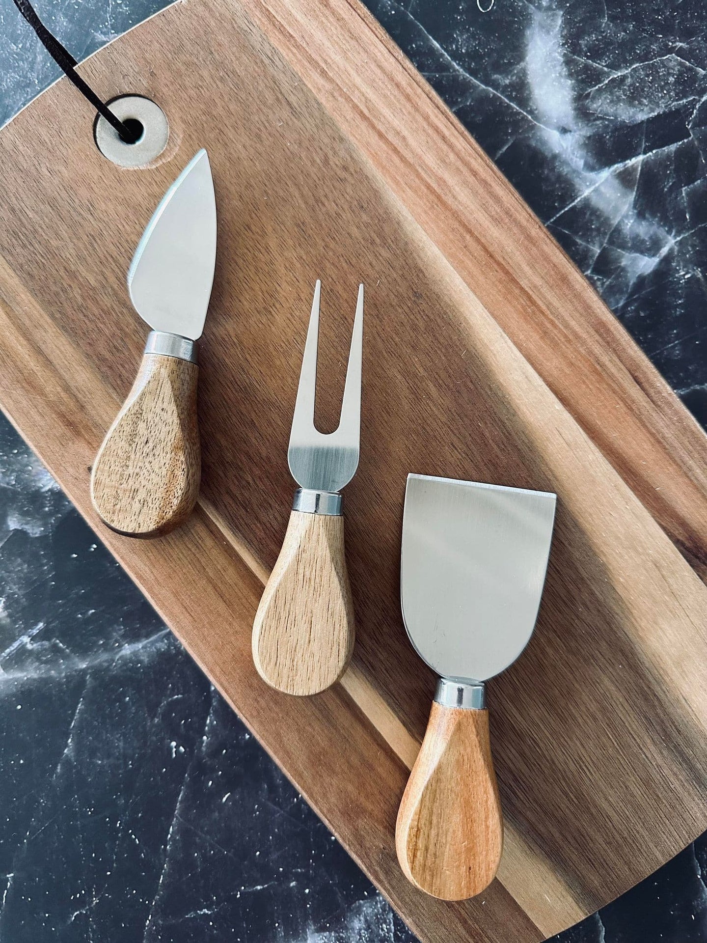 Skærebræt med osteknive - God til tapas - VIAMAJA.DK