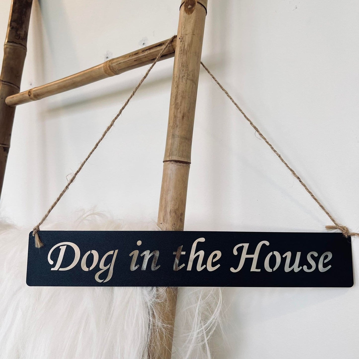 Skilt "Dog in the House" - VIAMAJA.DK