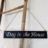 Schild „Dog in the House“