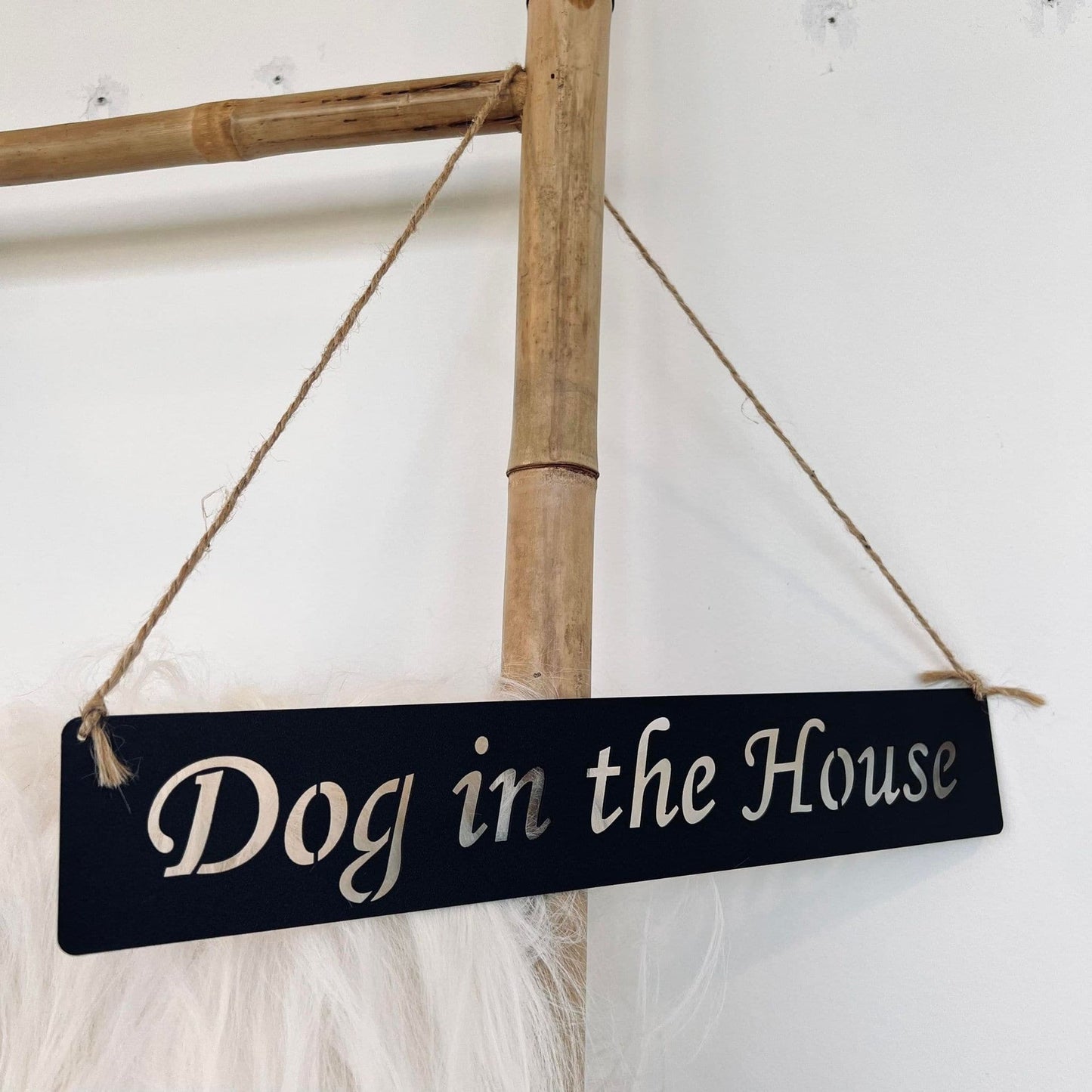 Skilt "Dog in the House" - VIAMAJA.DK
