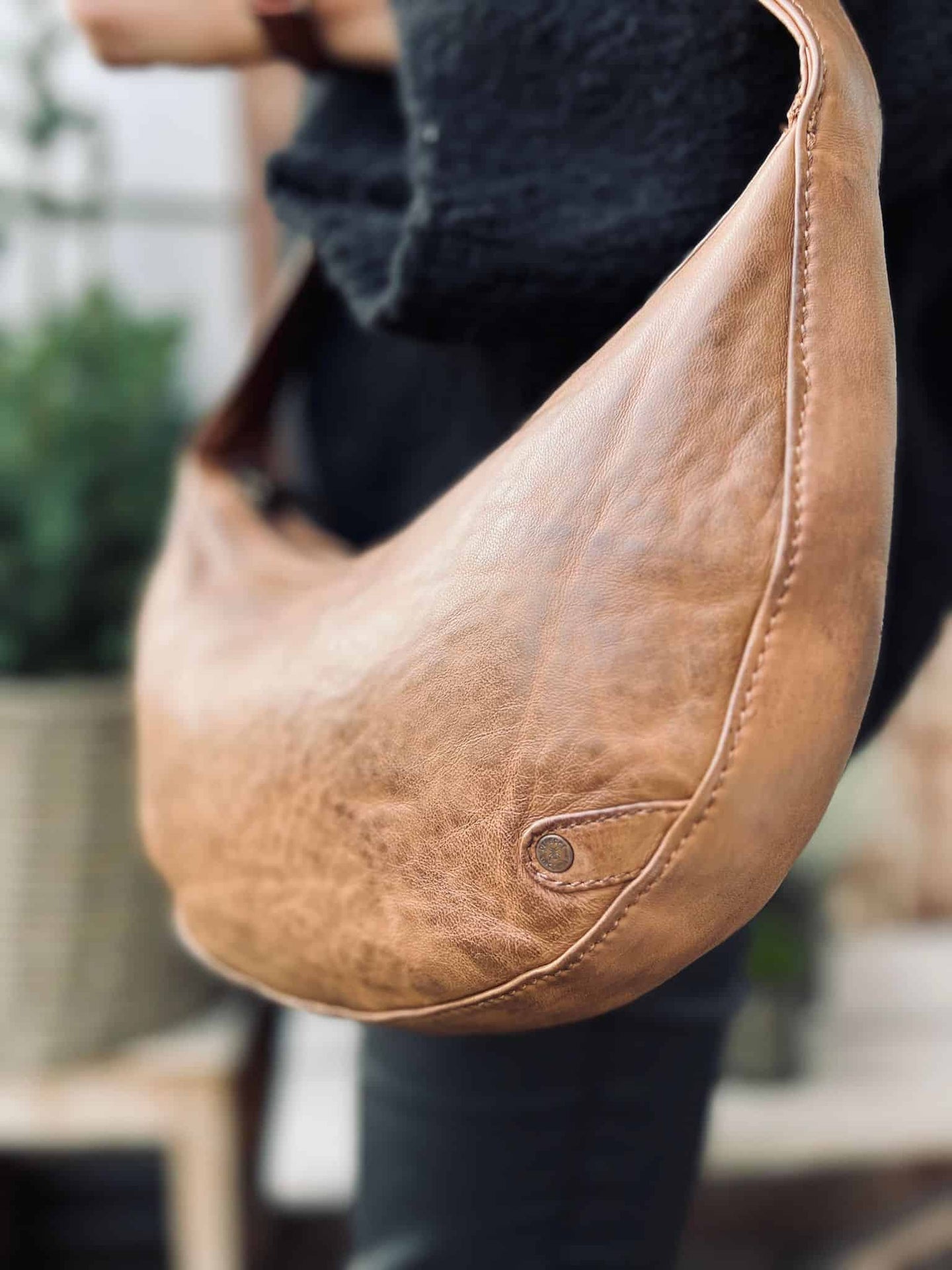 Skuldertaske CELIA Chestnut – blød og kraftig - VIAMAJA.DK