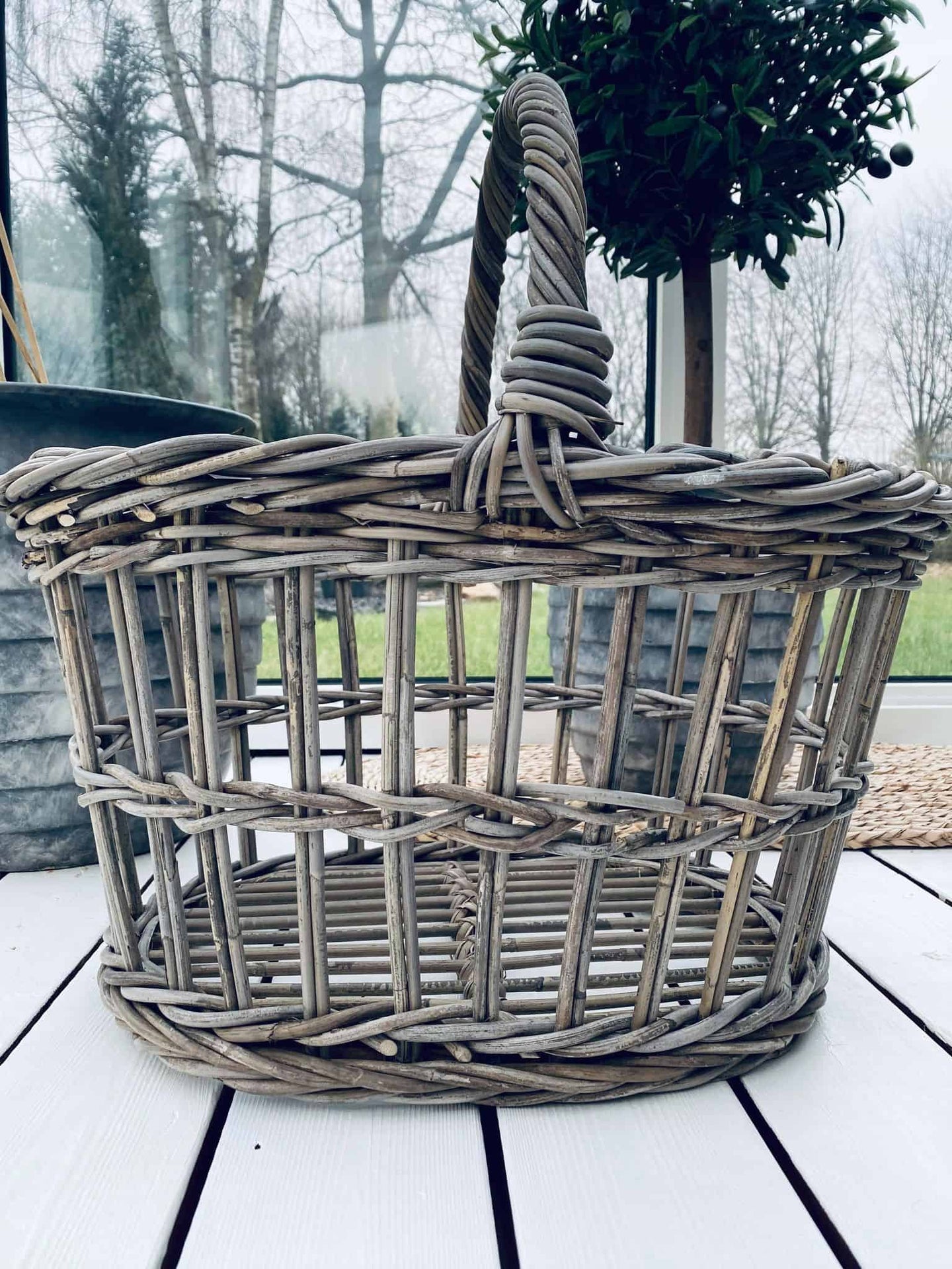Stor lækker Bykurv i grå rattan - VIAMAJA.DK