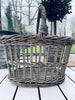 Großer schöner Stadtkorb aus grauem Rattan