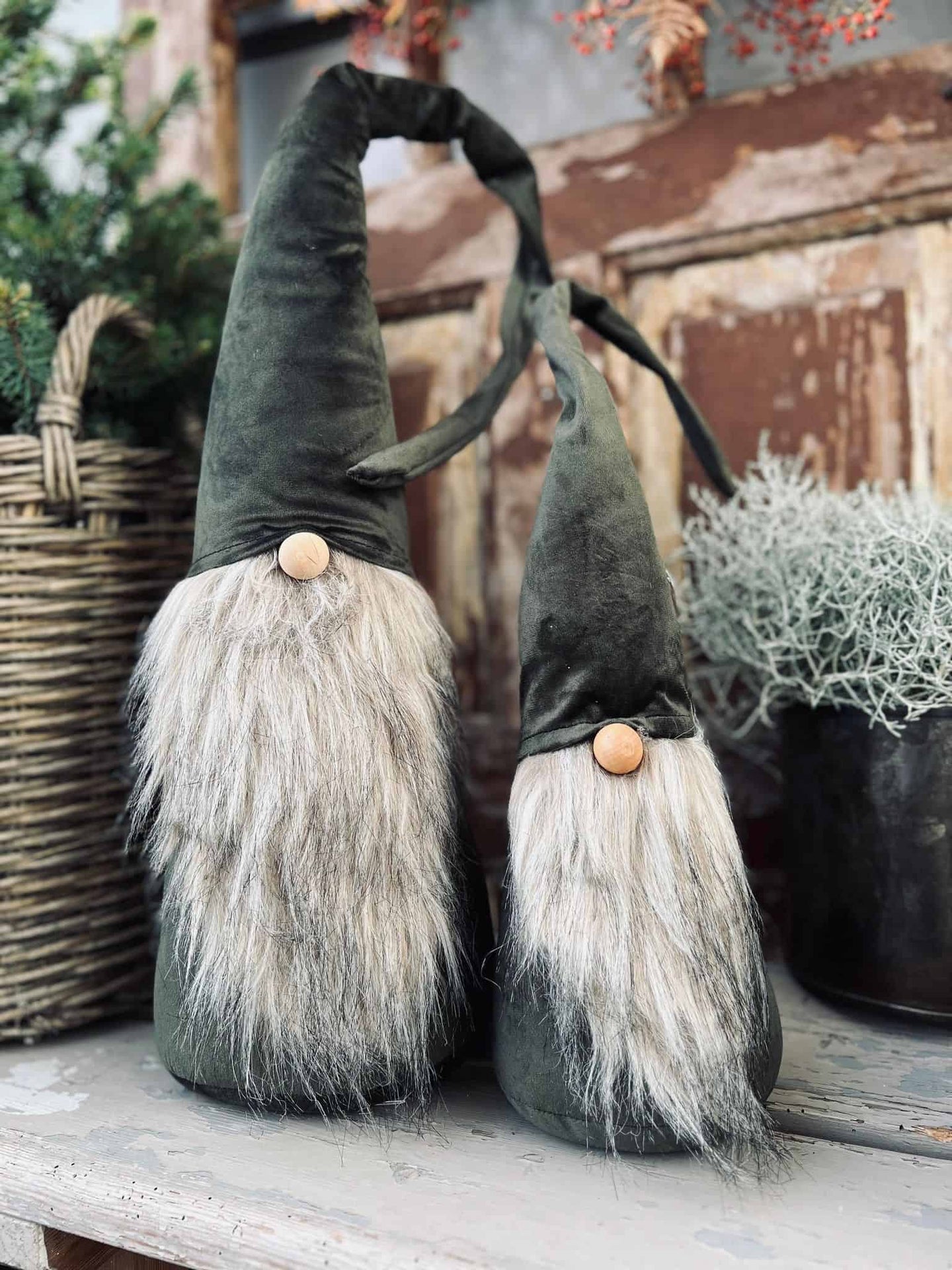 Stor Nisse med skæg - Velour 50cm - VIAMAJA.DK