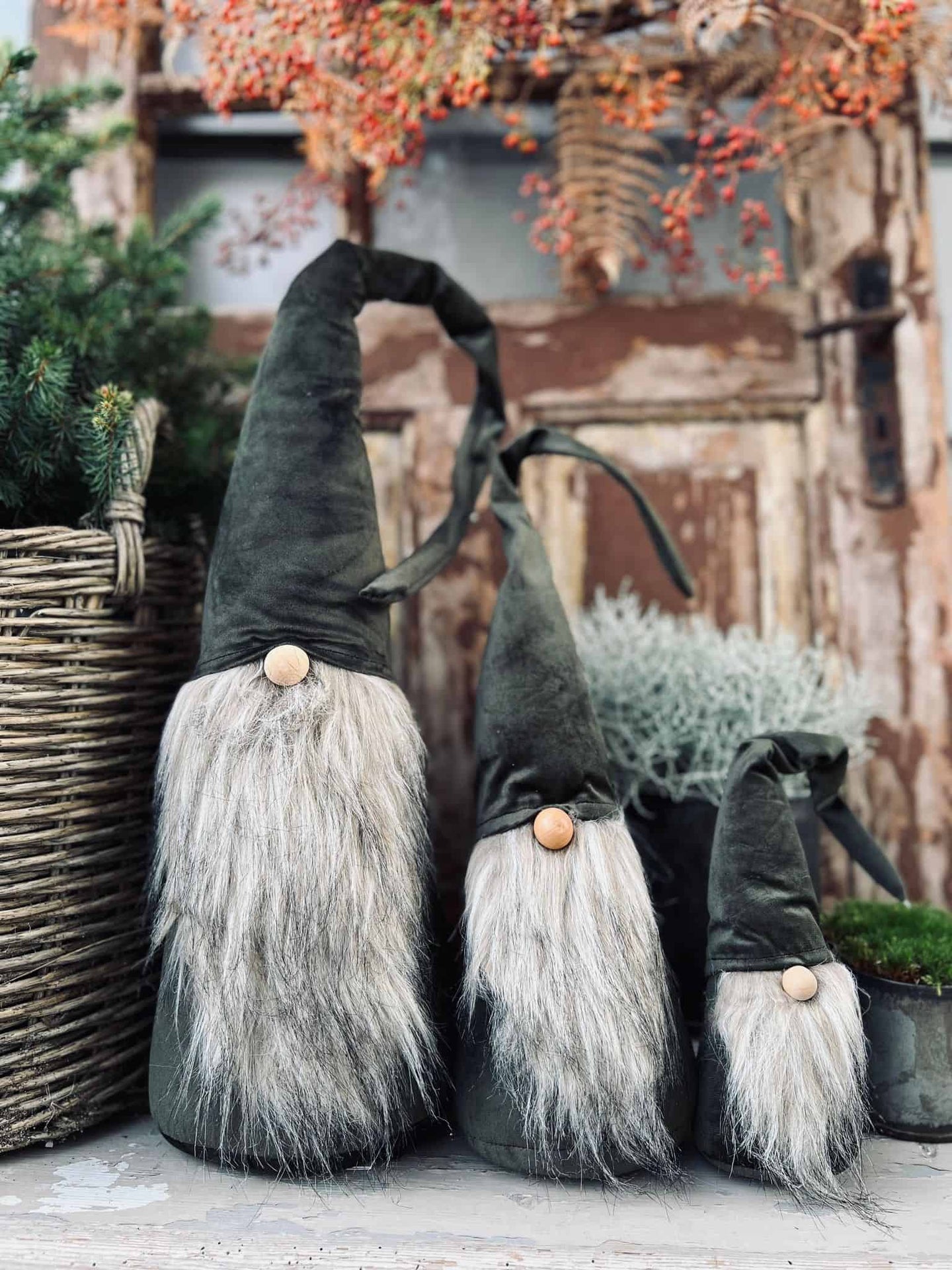 Stor Nisse med skæg - Velour 50cm - VIAMAJA.DK