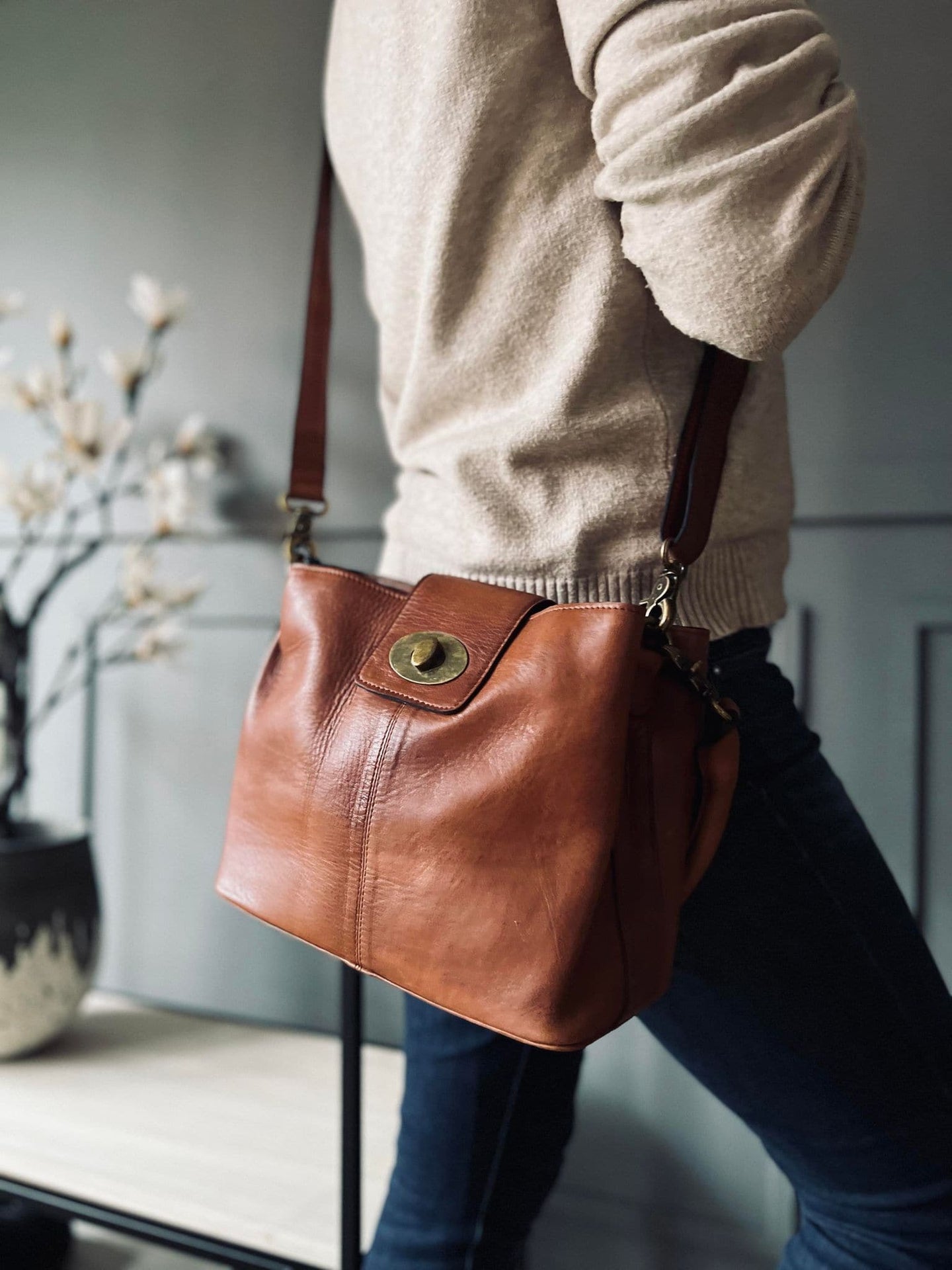 Taske LUX Walnut - 2 remme medfølger - VIAMAJA.DK