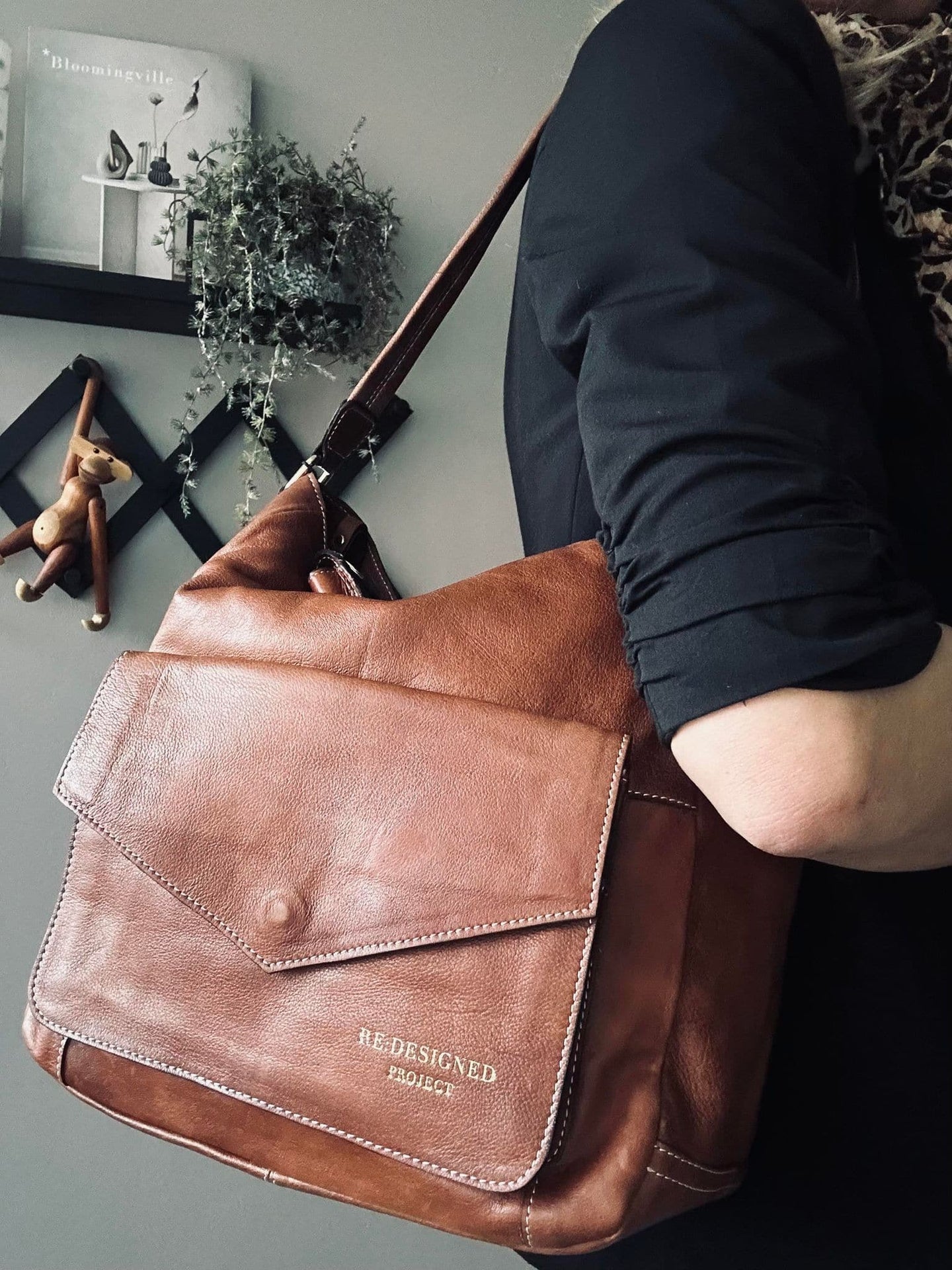 Taske m. lomme på front - Walnut / Gold - VIAMAJA.DK