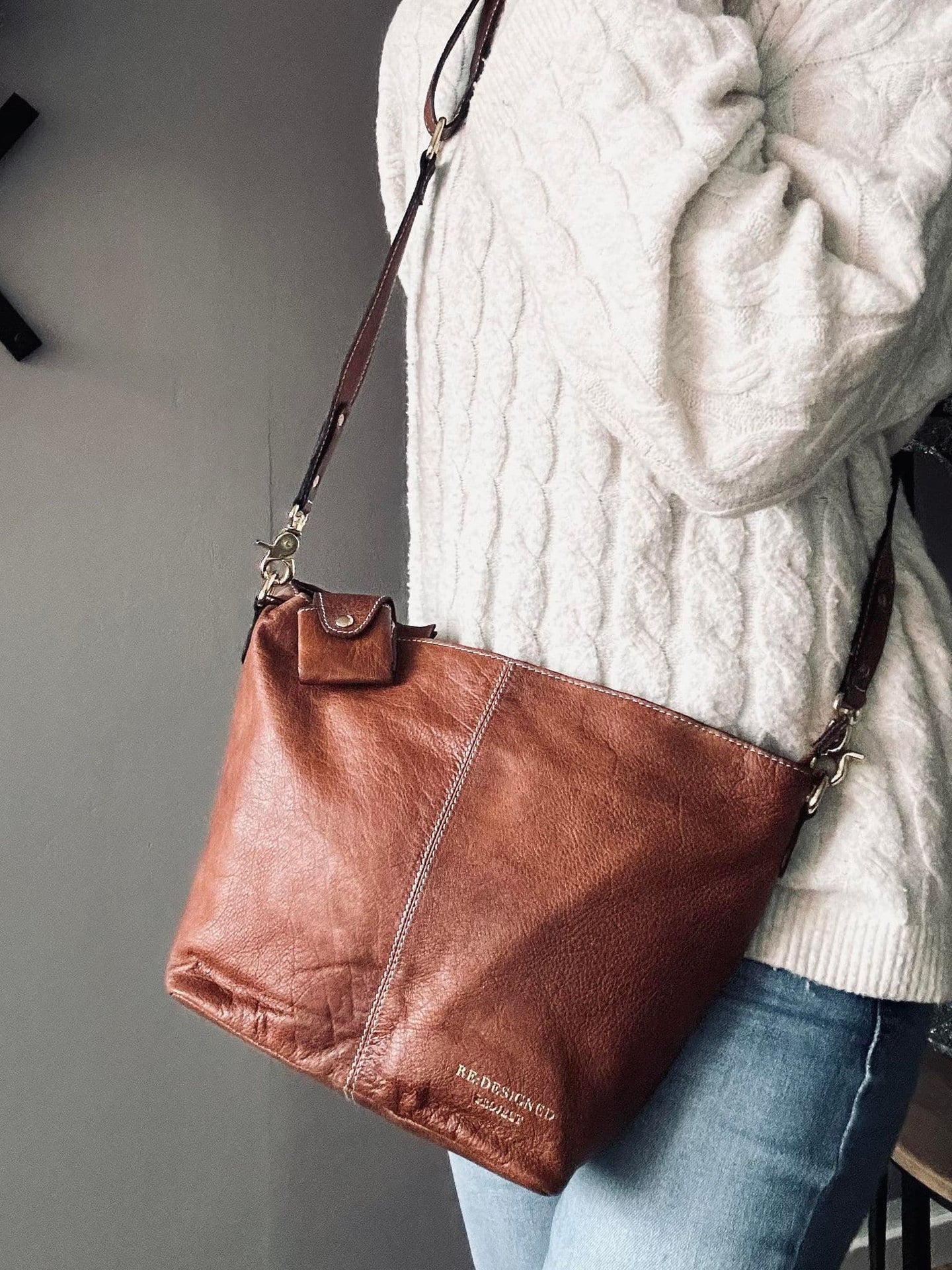 Taske Medium Walnut / Gold - VIAMAJA.DK