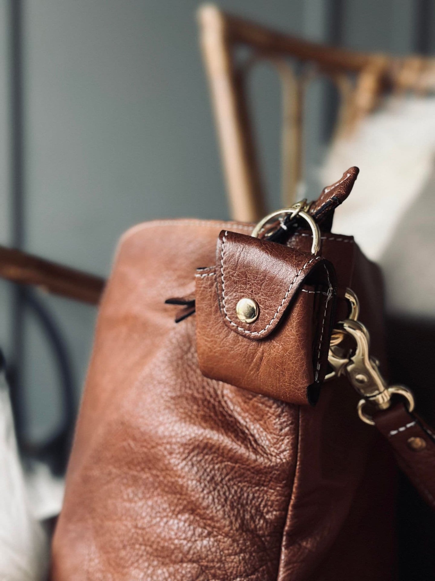 Taske Medium Walnut / Gold - VIAMAJA.DK