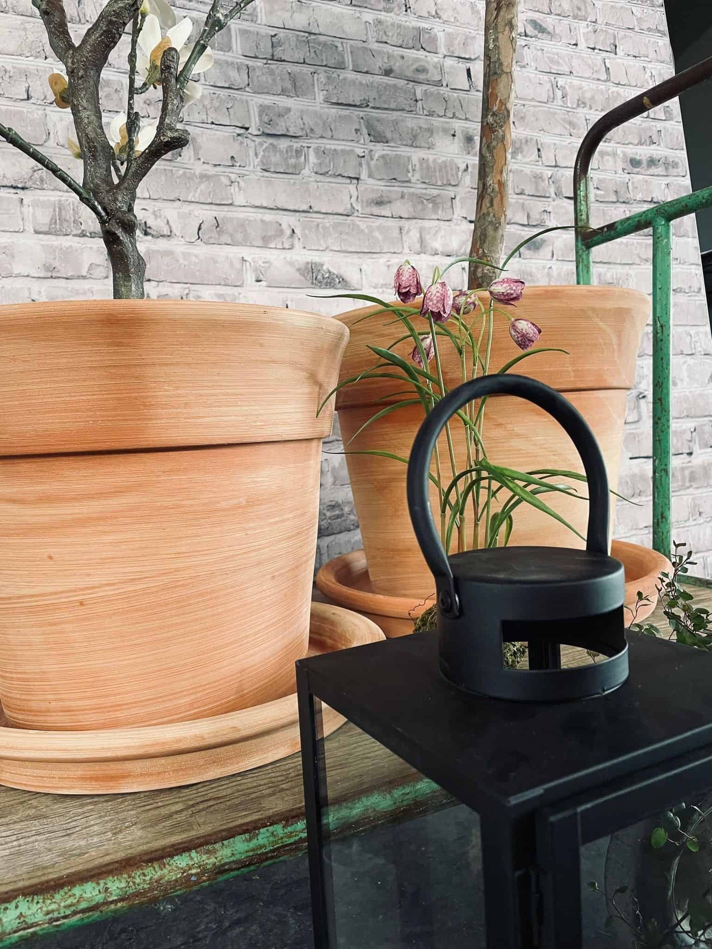Terracotta sæt med underskåle - Bred kant - VIAMAJA.DK