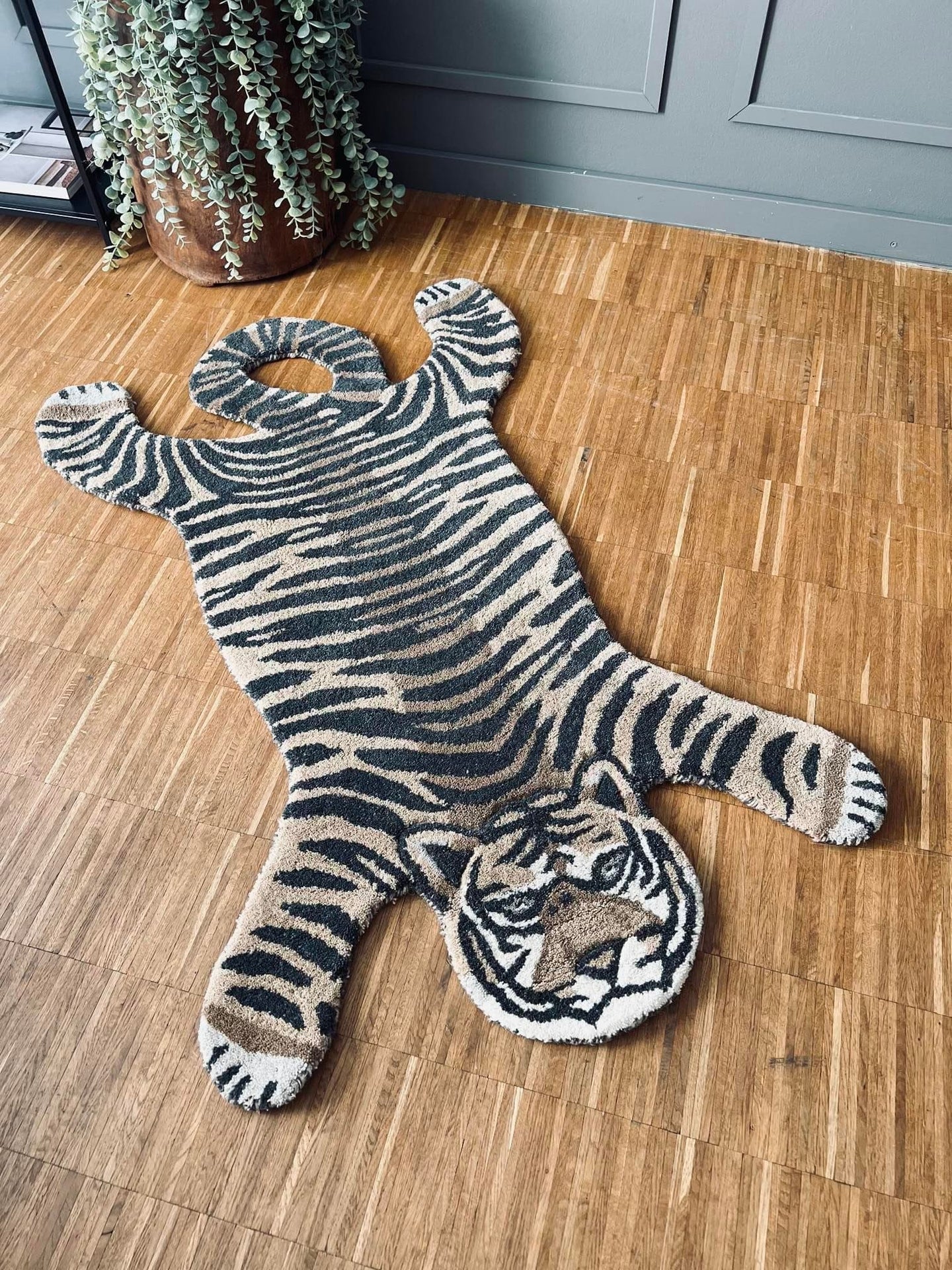 TIGER TÆPPE I ULD - 68X113 - VIAMAJA.DK