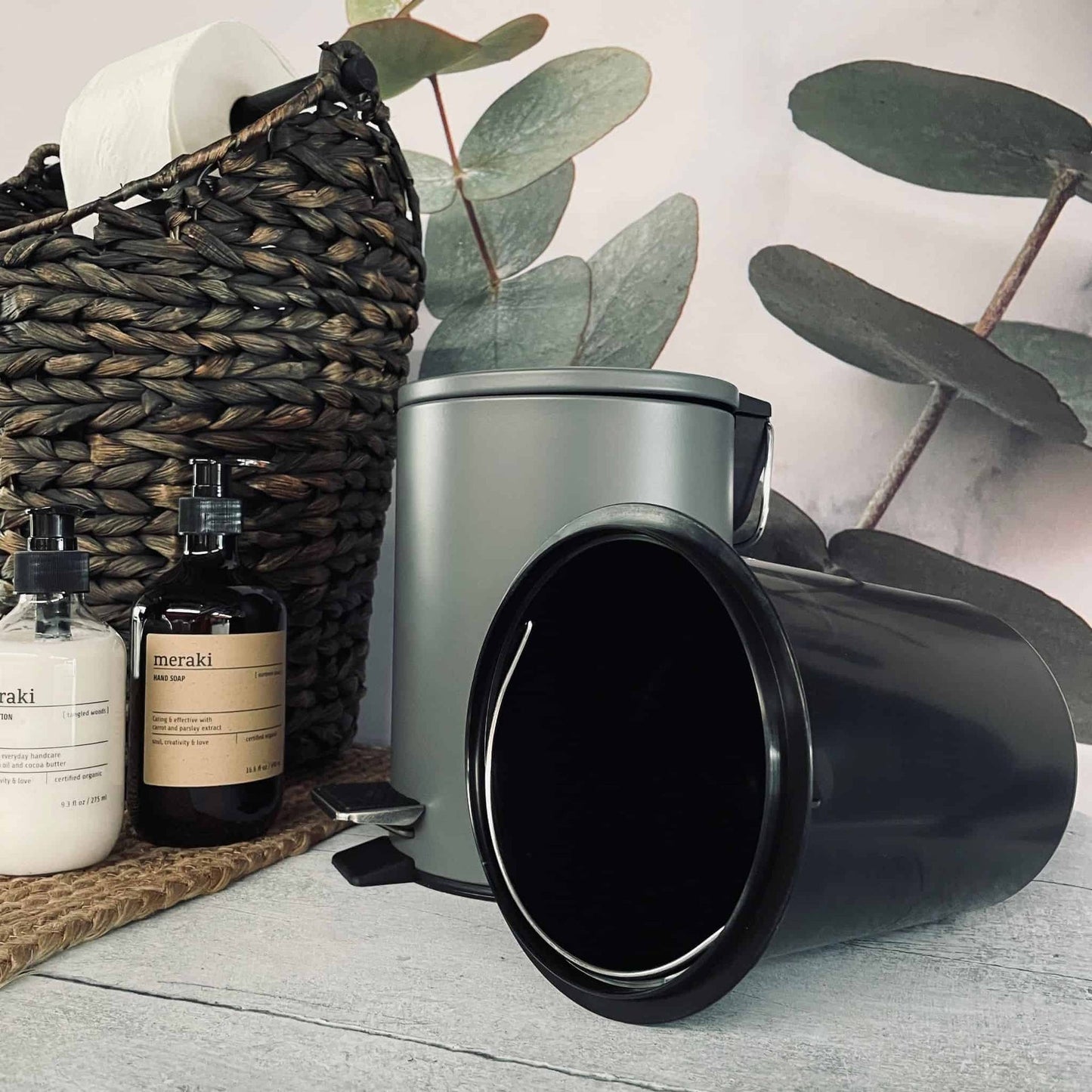 Toiletspand med softclose låg – Grå 3 liter - VIAMAJA.DK
