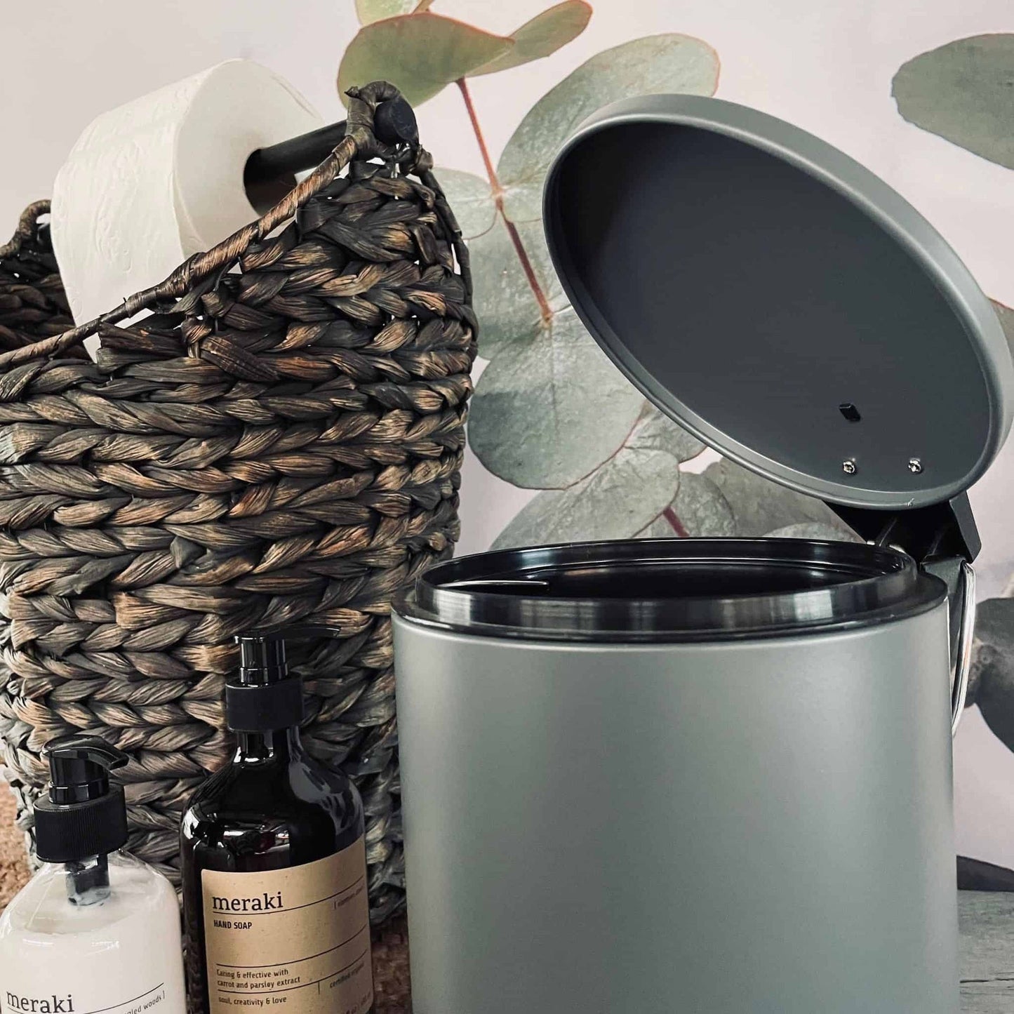 Toiletspand med softclose låg – Grå 3 liter - VIAMAJA.DK