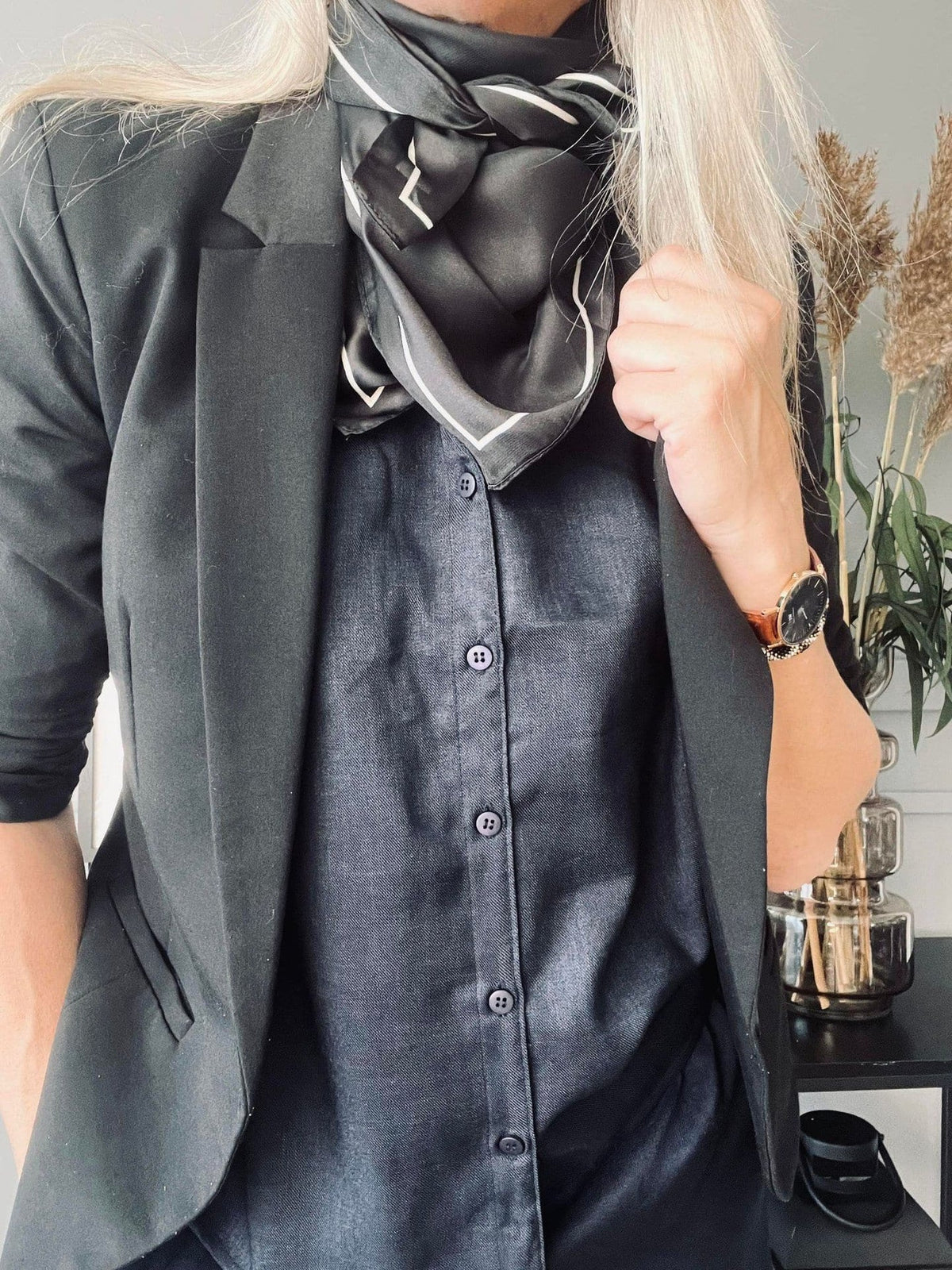 Tørklæde Black Silk - 70x70 - VIAMAJA.DK