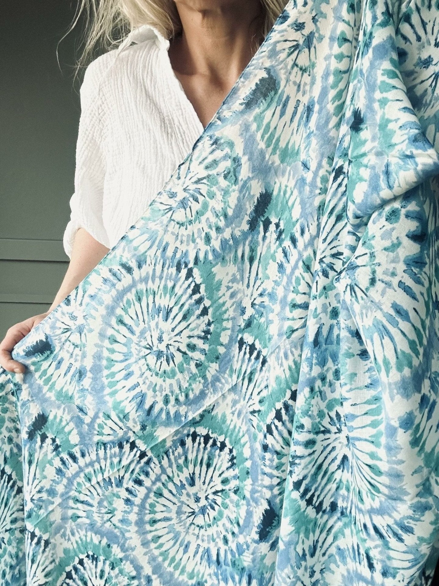 Tørklæde Blue batik - VIAMAJA.DK