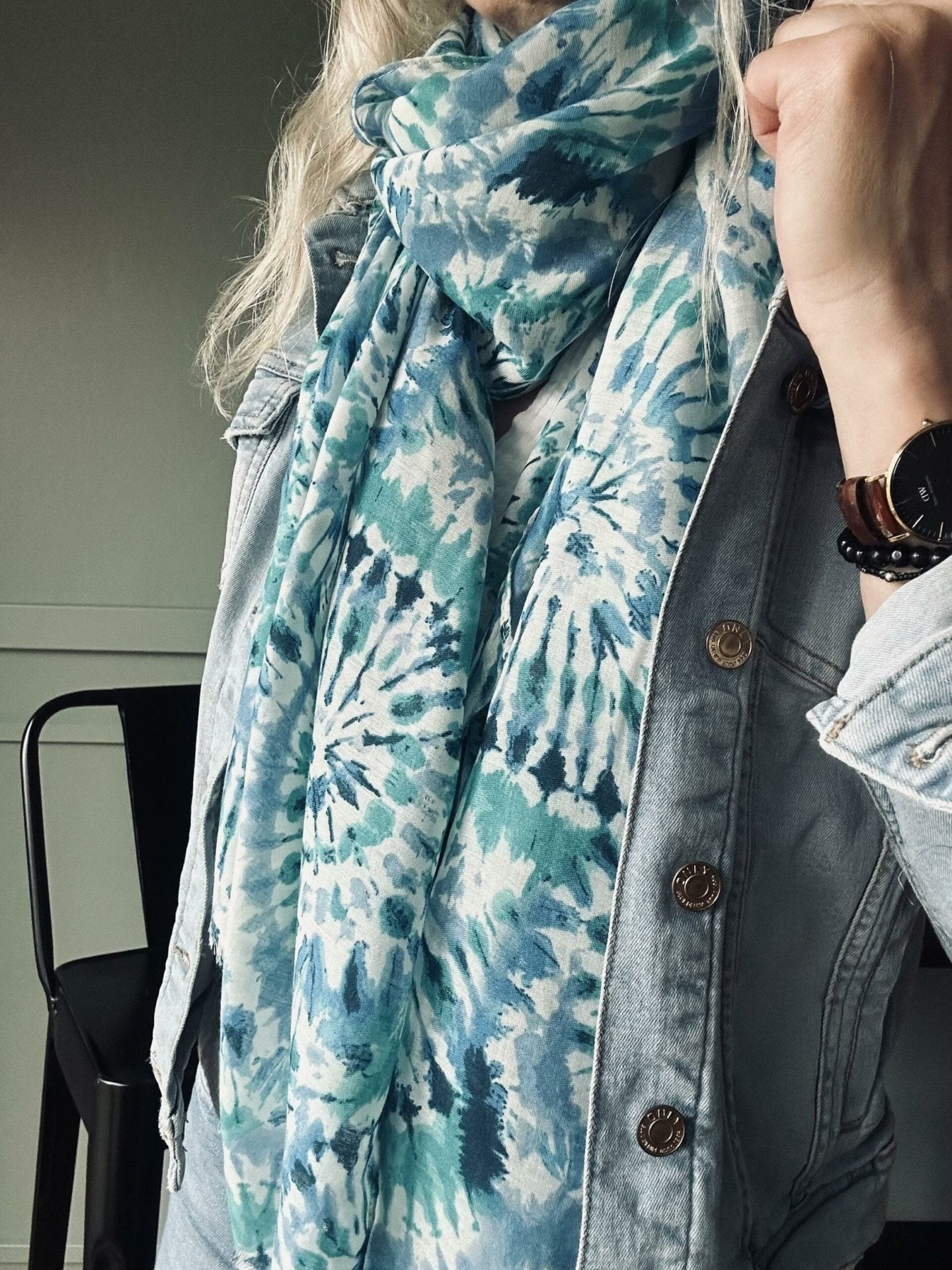 Tørklæde Blue batik - VIAMAJA.DK