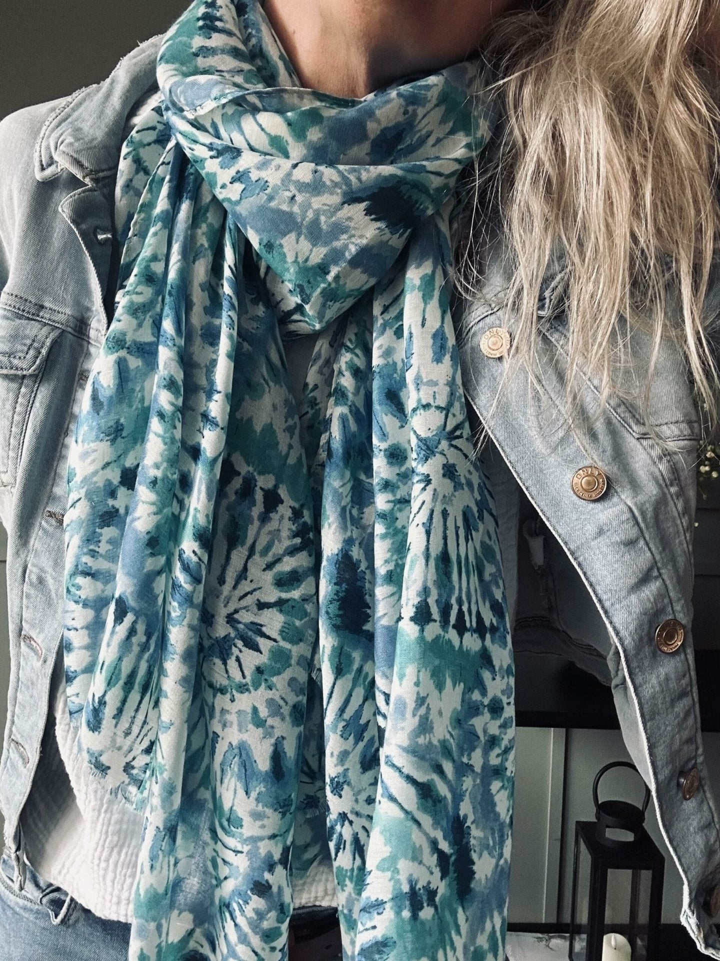 Tørklæde Blue batik - VIAMAJA.DK