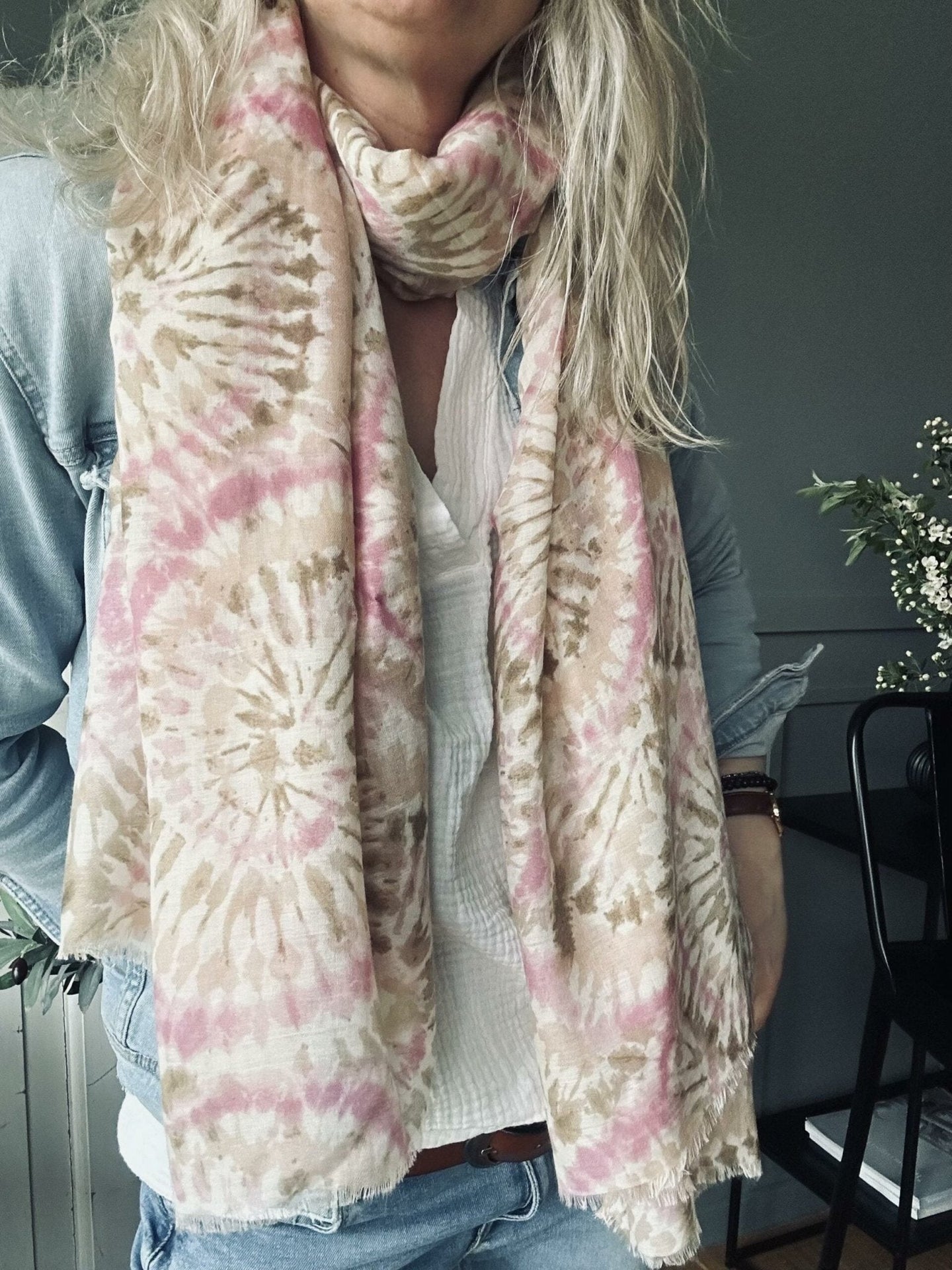 Tørklæde Rose batik - VIAMAJA.DK