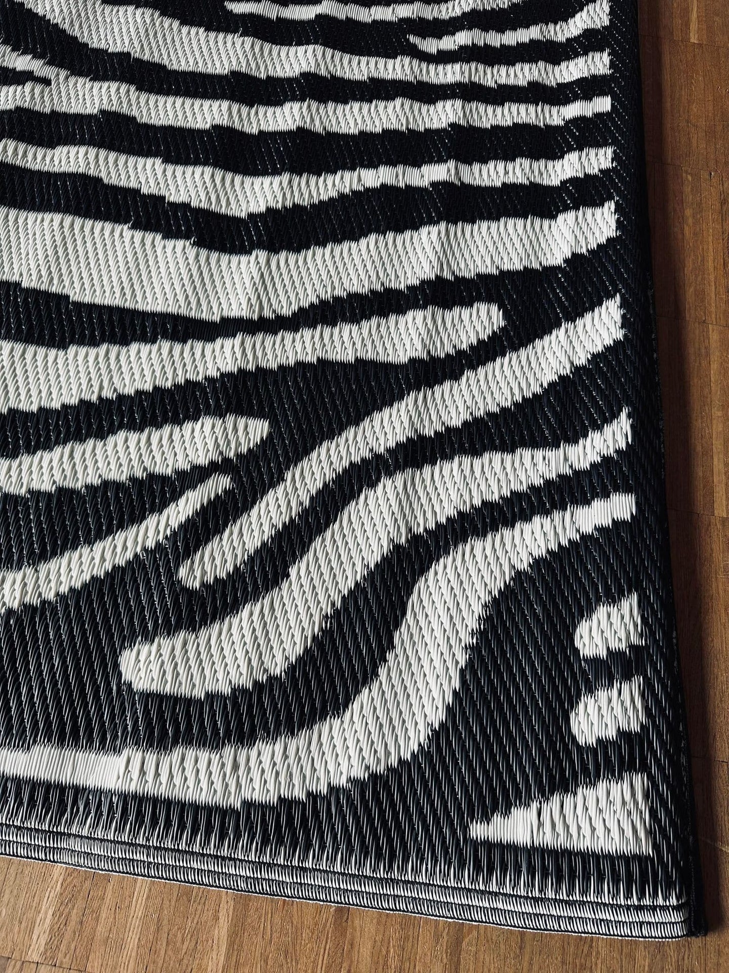 Udendørstæppe - Zebra 240x150 - VIAMAJA.DK