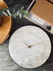 Uhr im Marmor-Look - Grau