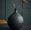 Vase aus Aluminium – handgearbeitetes Muster – Groß